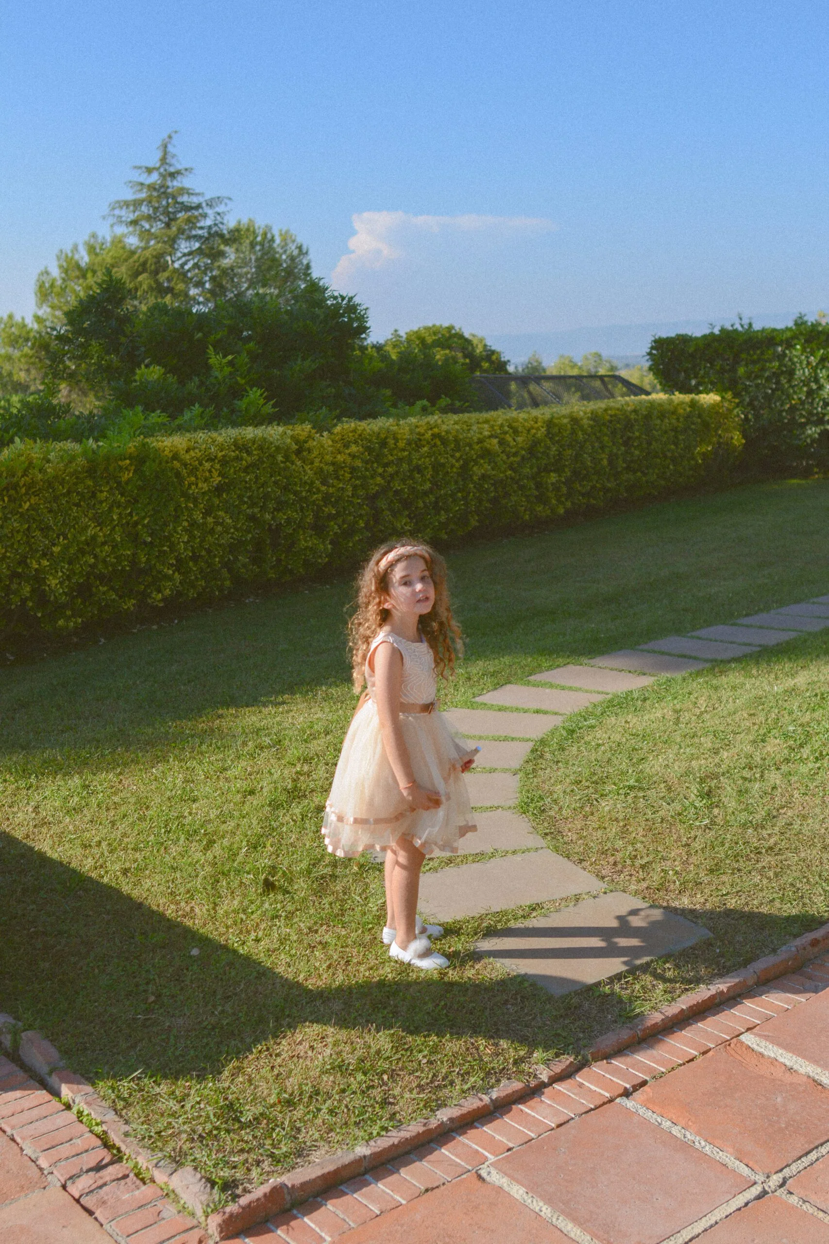 Barcelona's Wedding Aesthetics: Photoshoot Magic for USA Couples