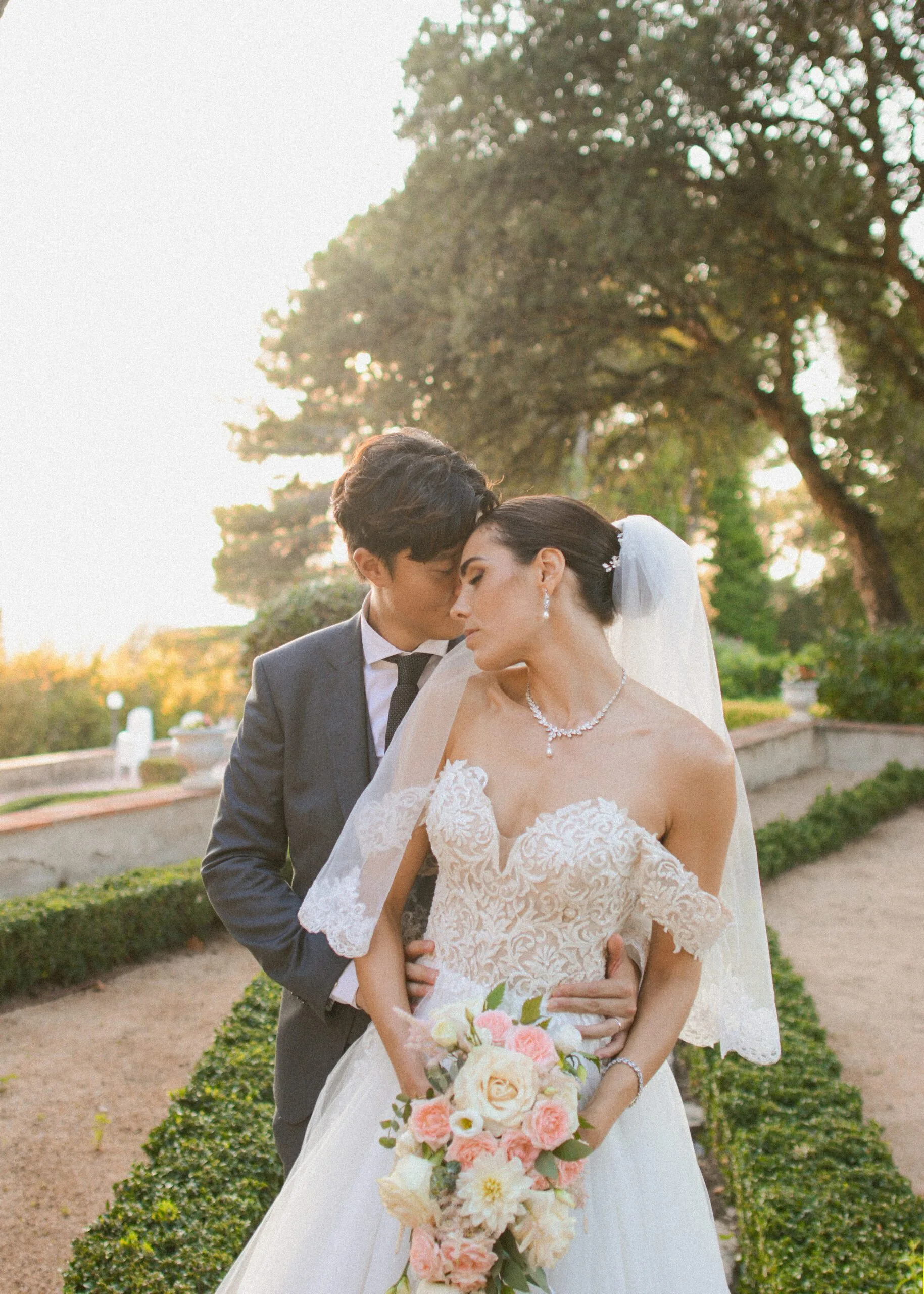 Barcelona's Wedding Aesthetics: Captivating Photos