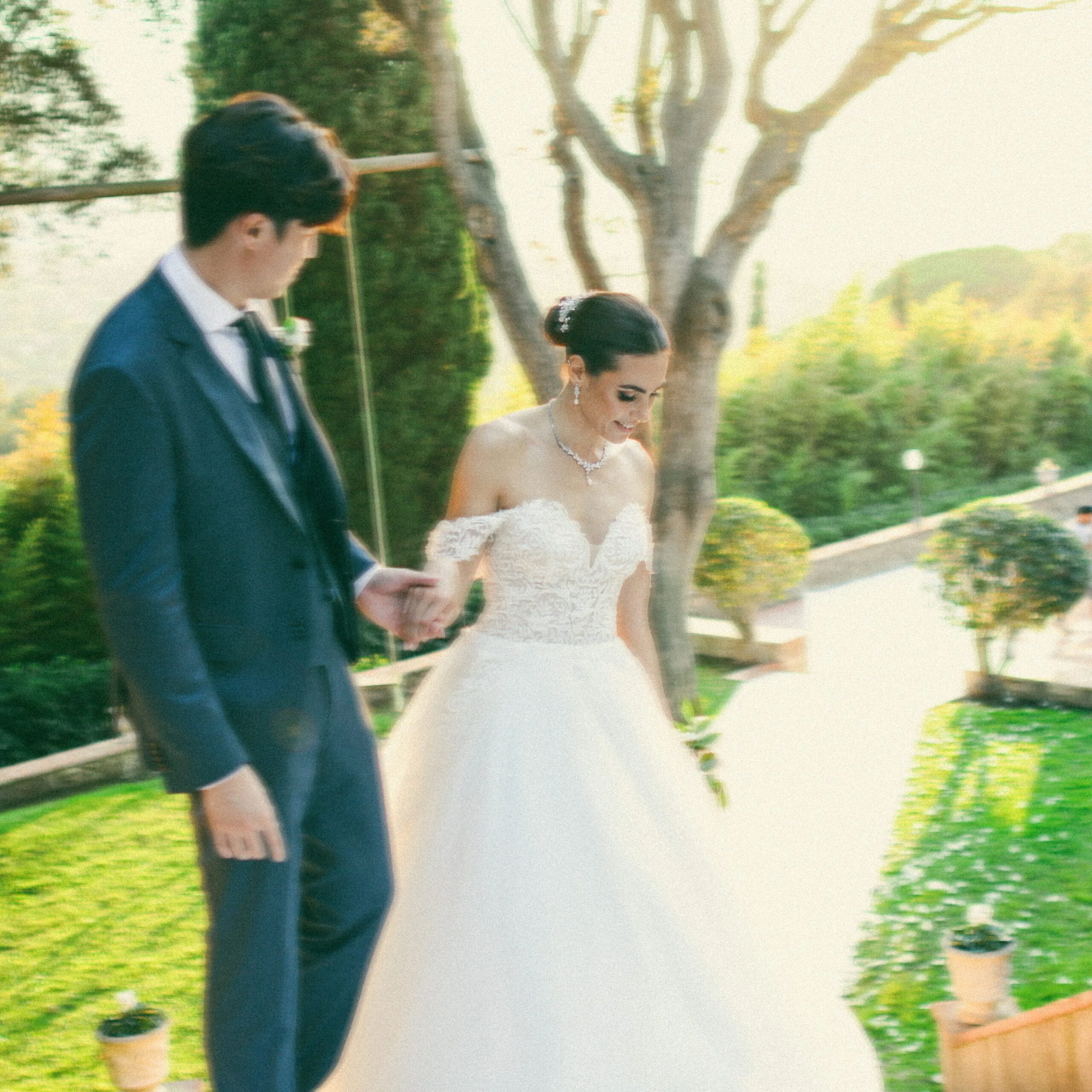 Russian Romance in Barcelona: Wedding Photo Perfection
