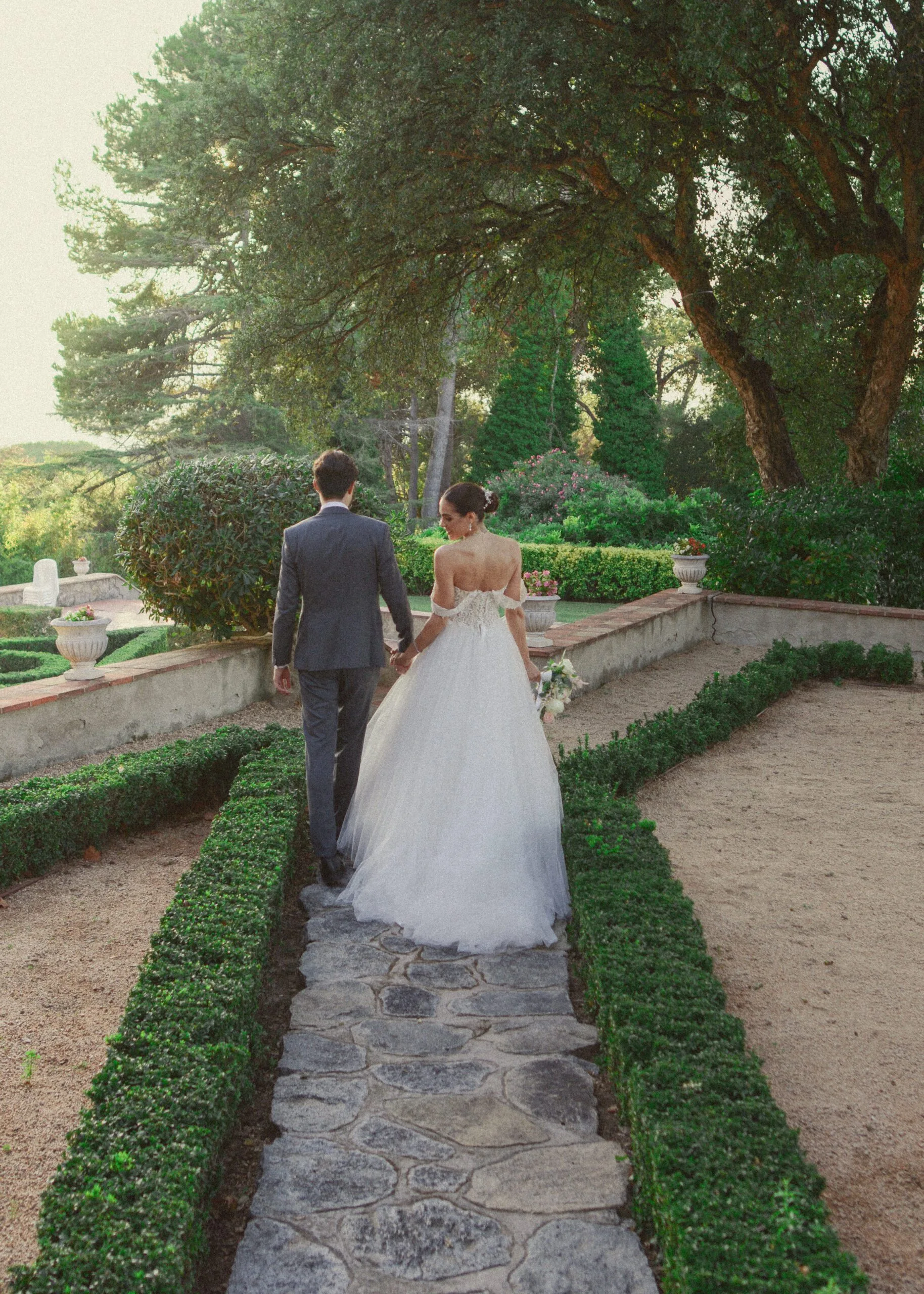 Aesthetic Wonders: Wedding Photos in Barcelona