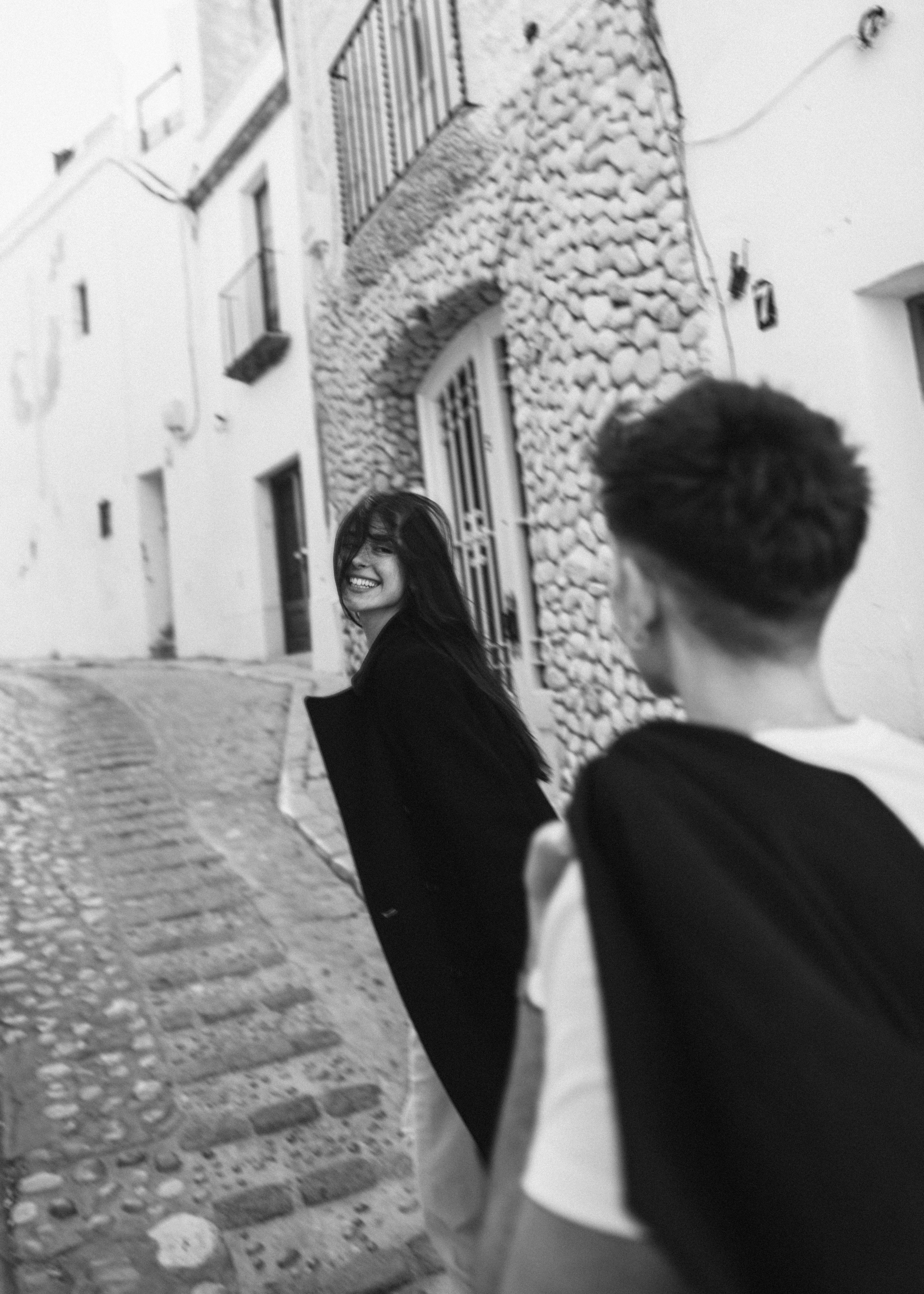 Artistic Couples on Sitges' Streets: Editorial Excellence