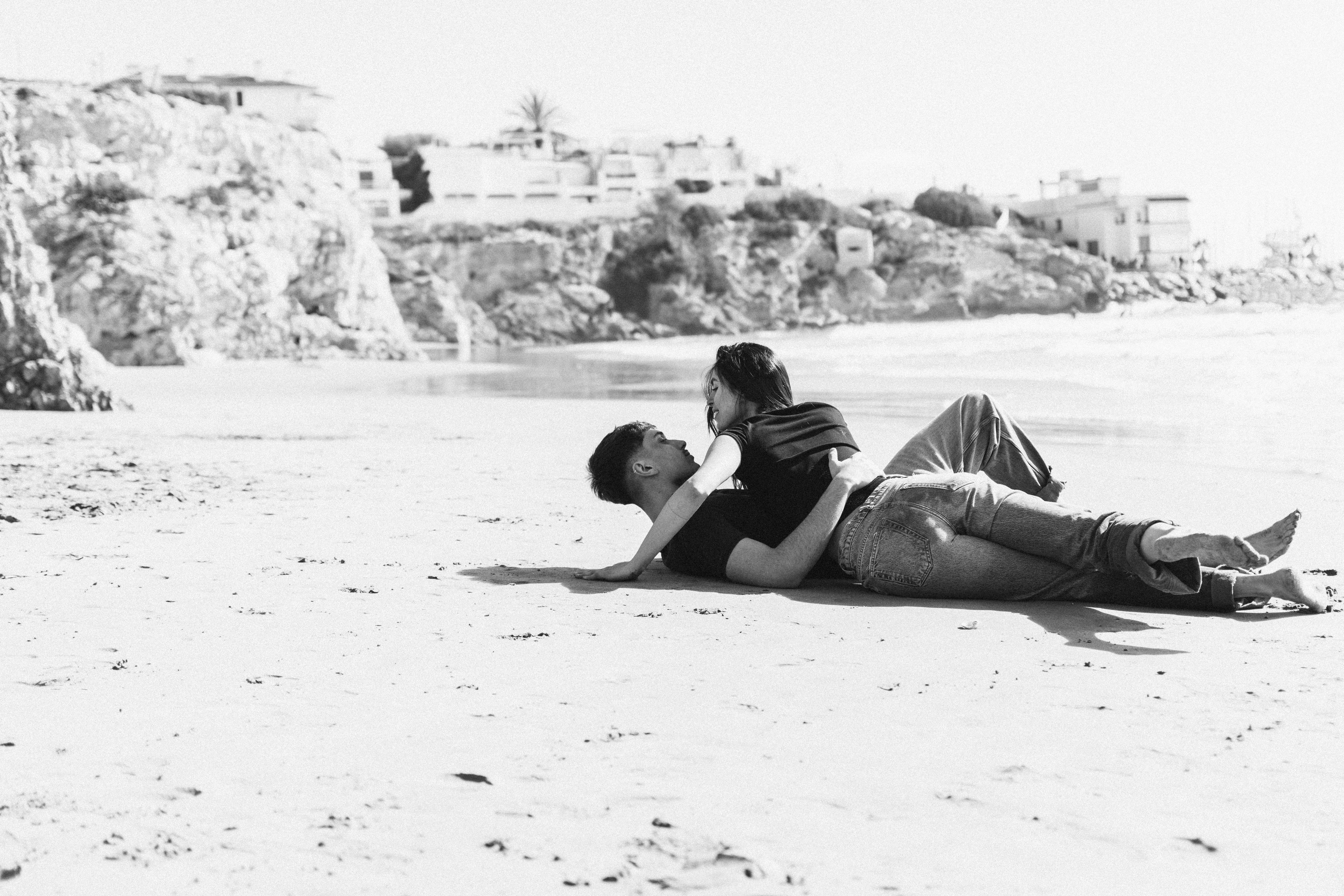 Shoreline Serenades: Creative Couple Photography in Sitges