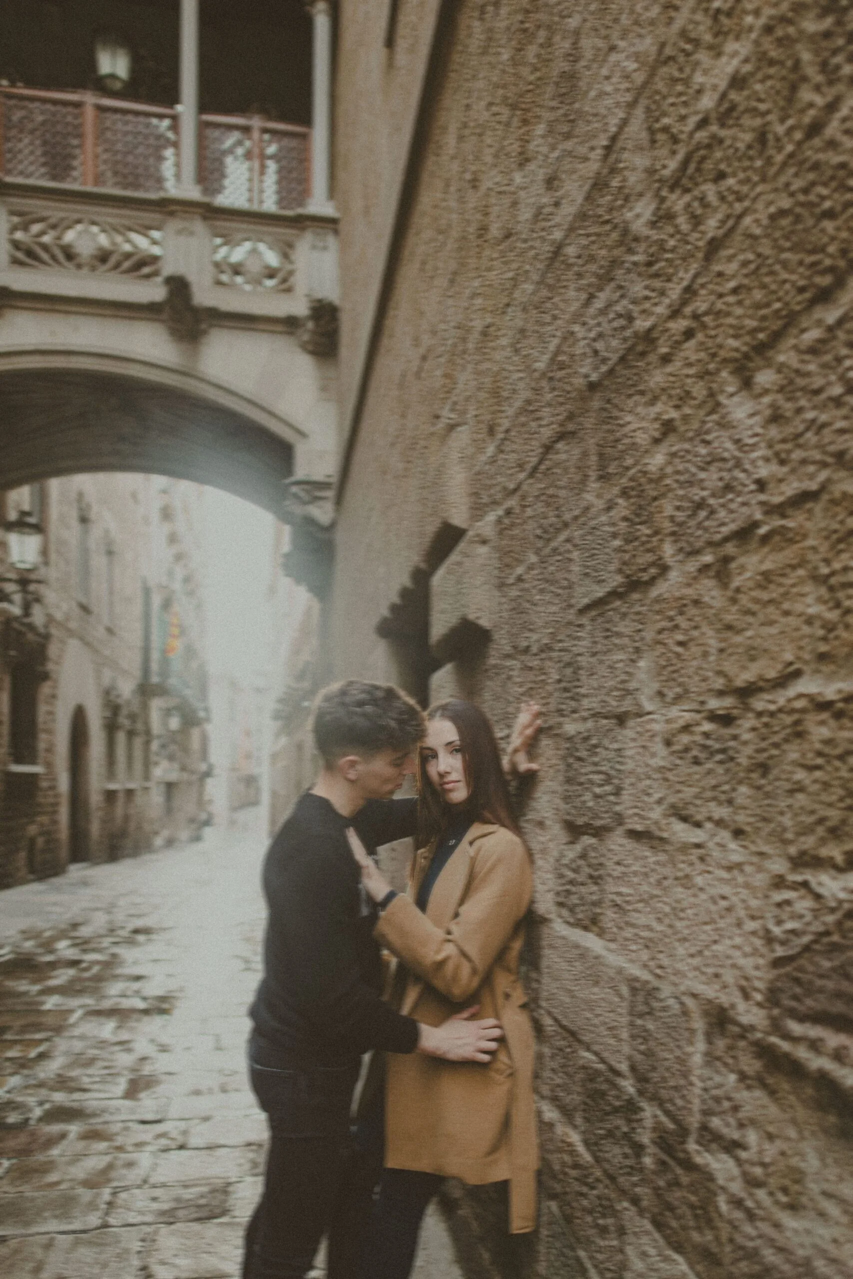 Couple photographer in El Born, El Pont del Bisbe
