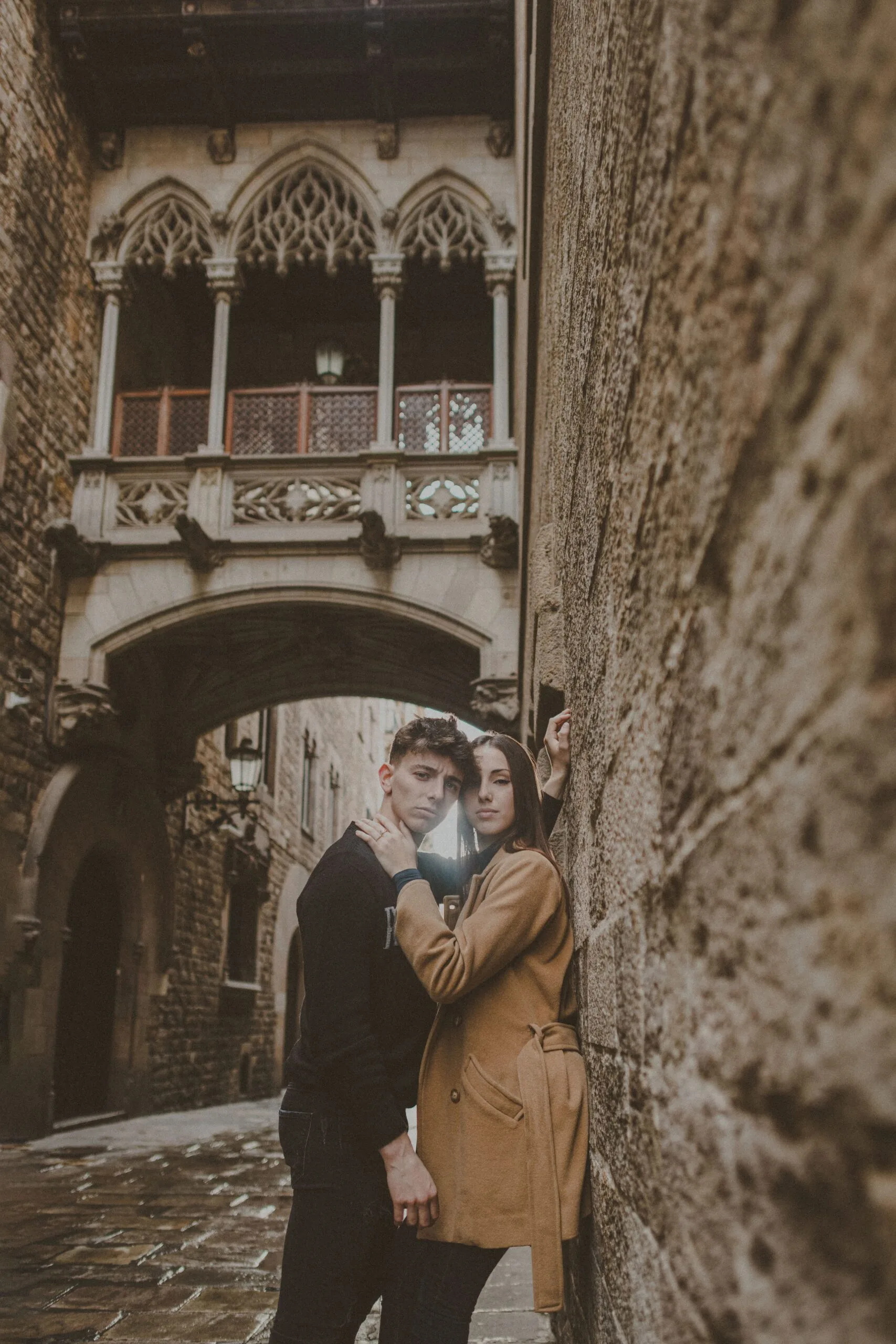 Couple photographer in El Born, El Pont del Bisbe