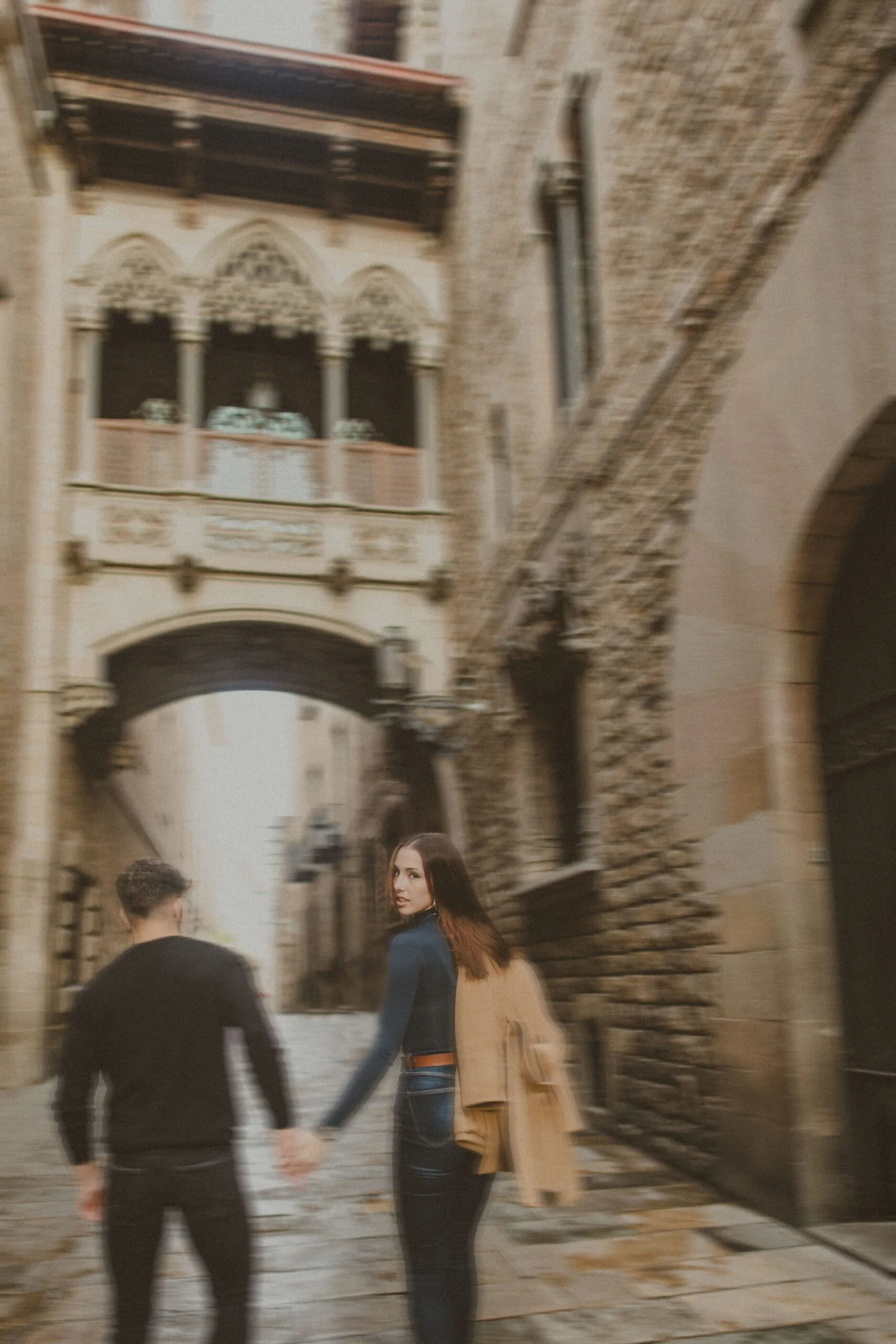Couple photographer in El Born, Barcelona.