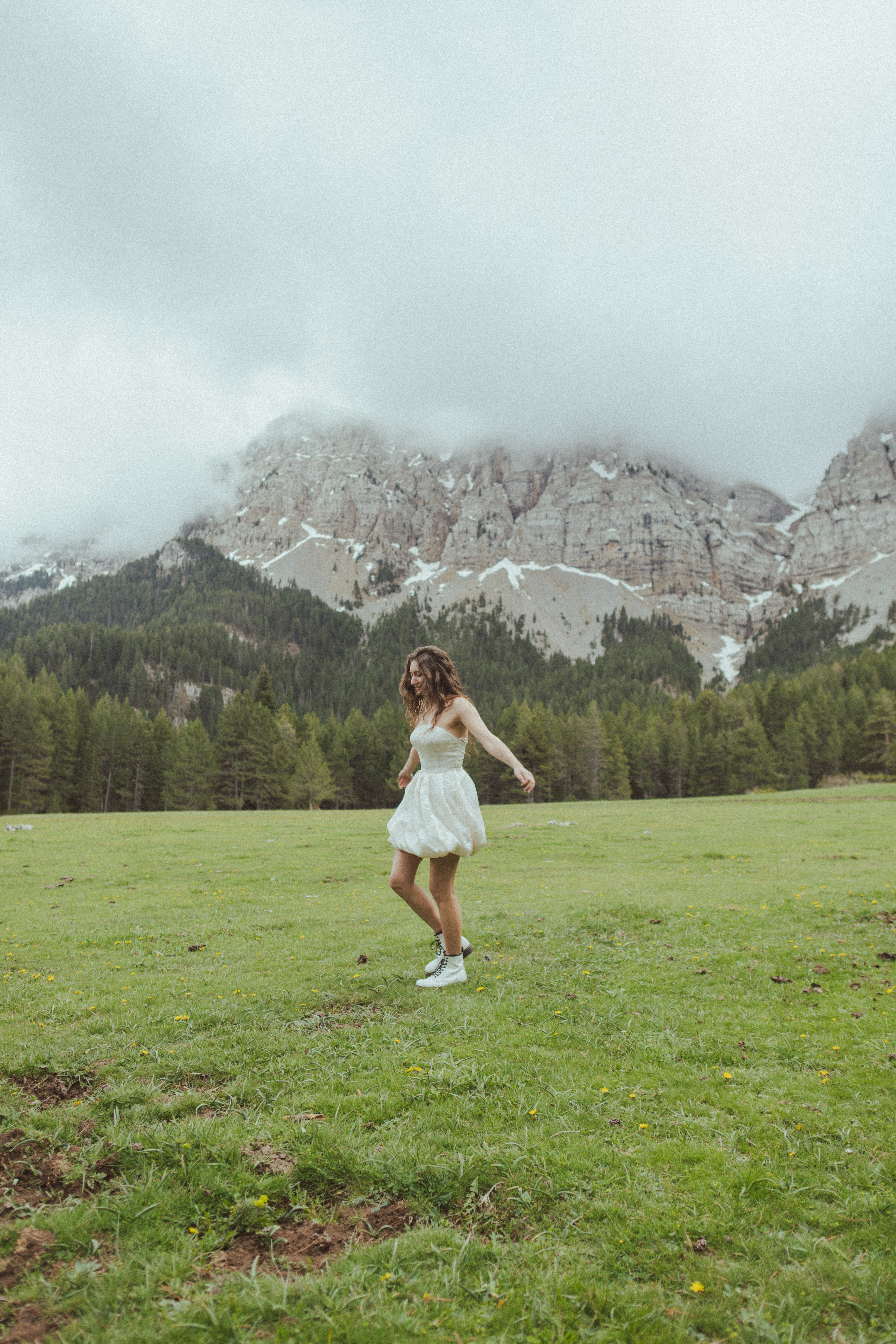 Wedding photography in mountains of catalonia