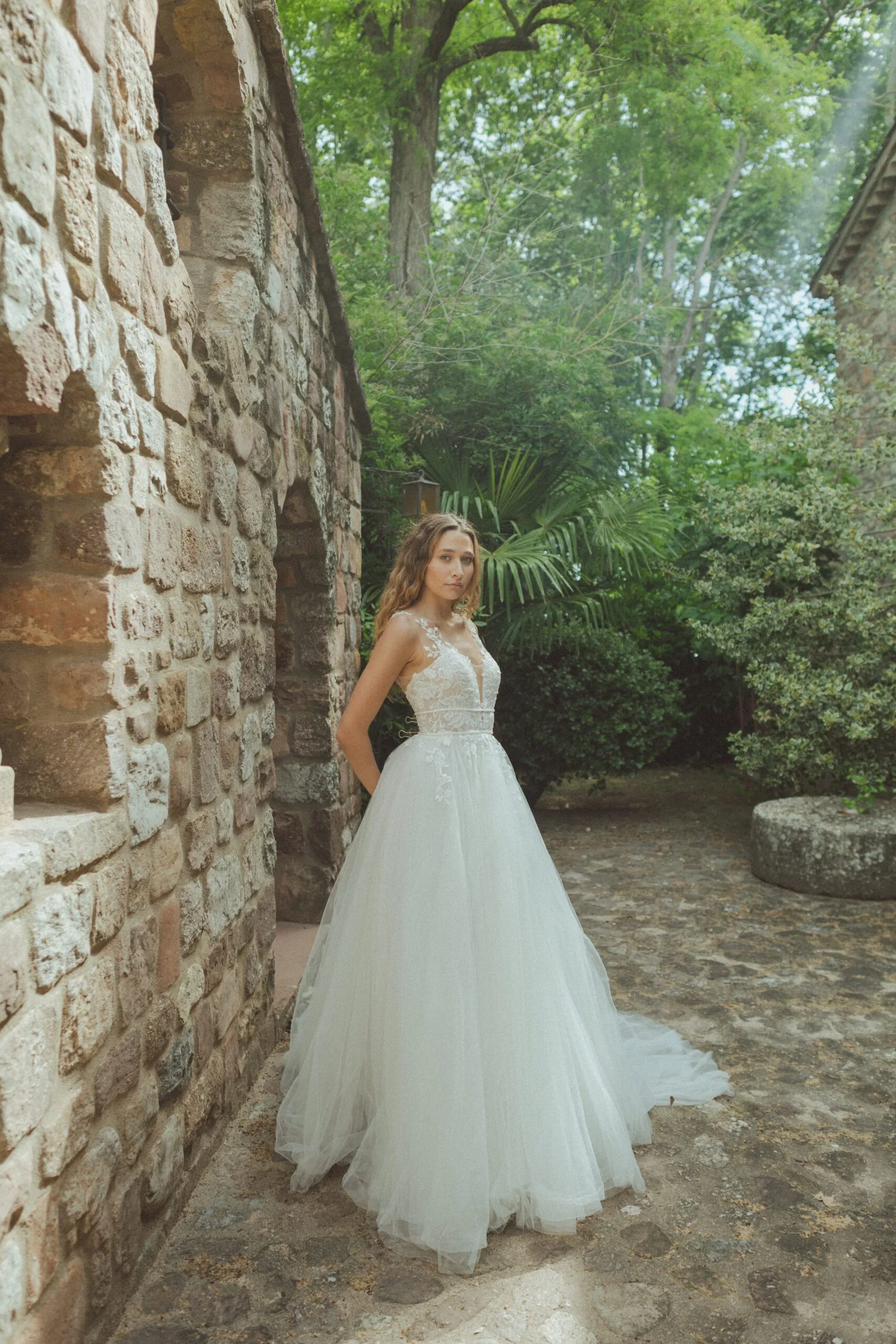 Wedding photographer Barcelona - photos with dress