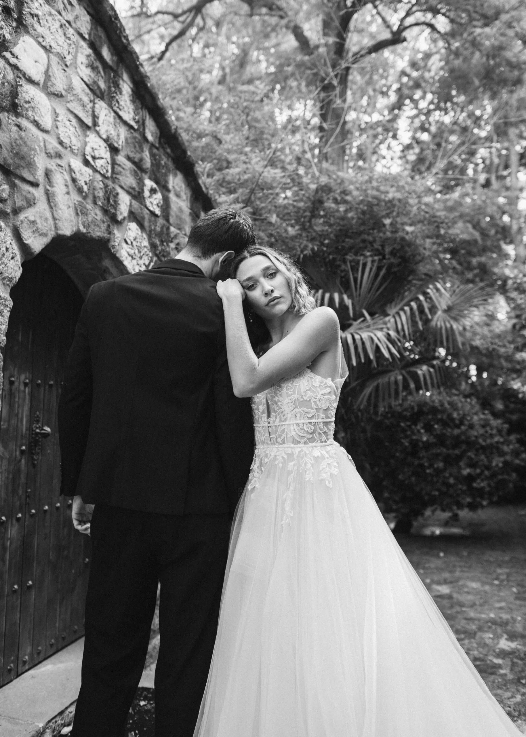 Wedding photographer Barcelona - loving glance