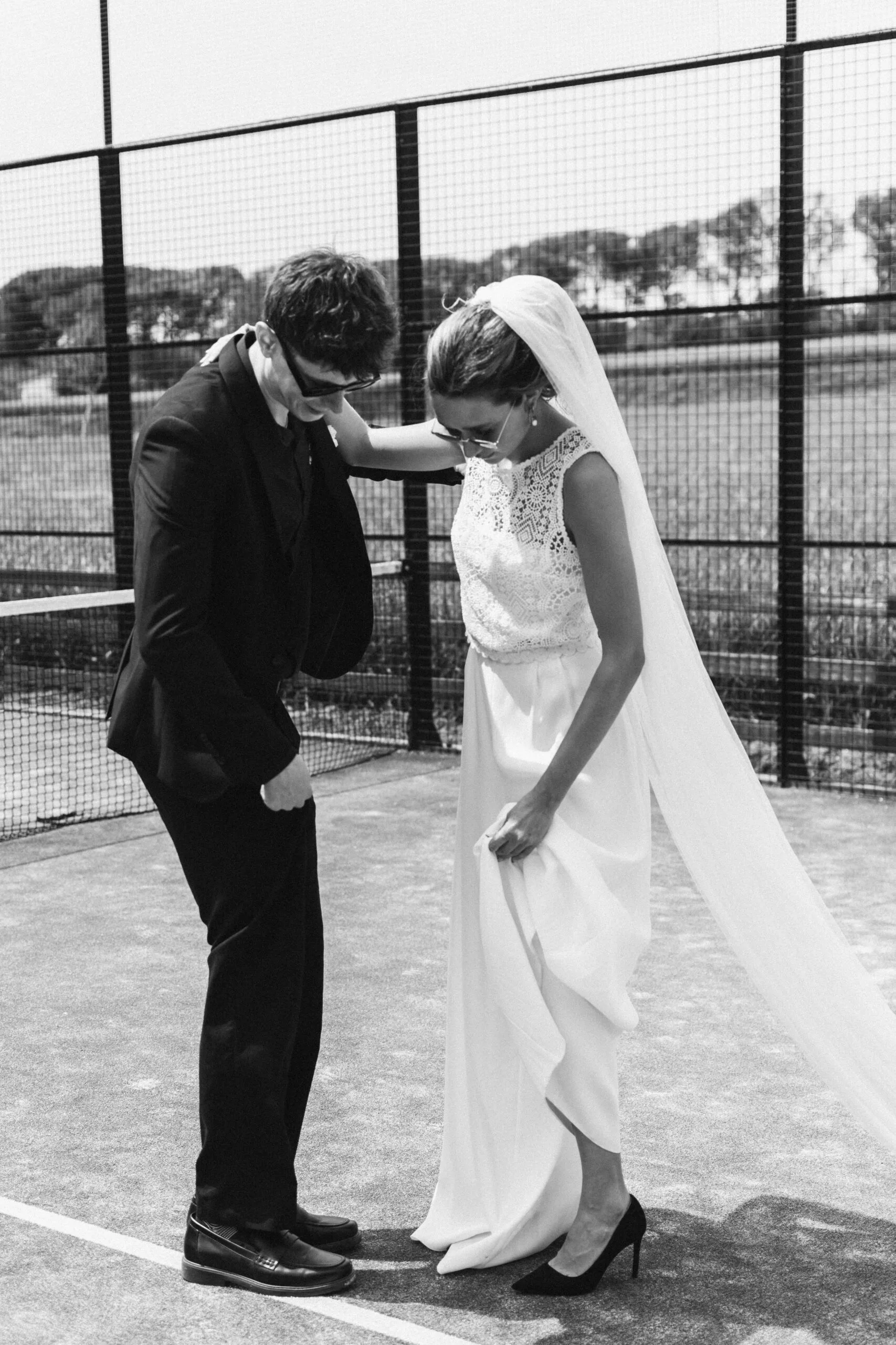 Wedding photographer Barcelona - photos with dress