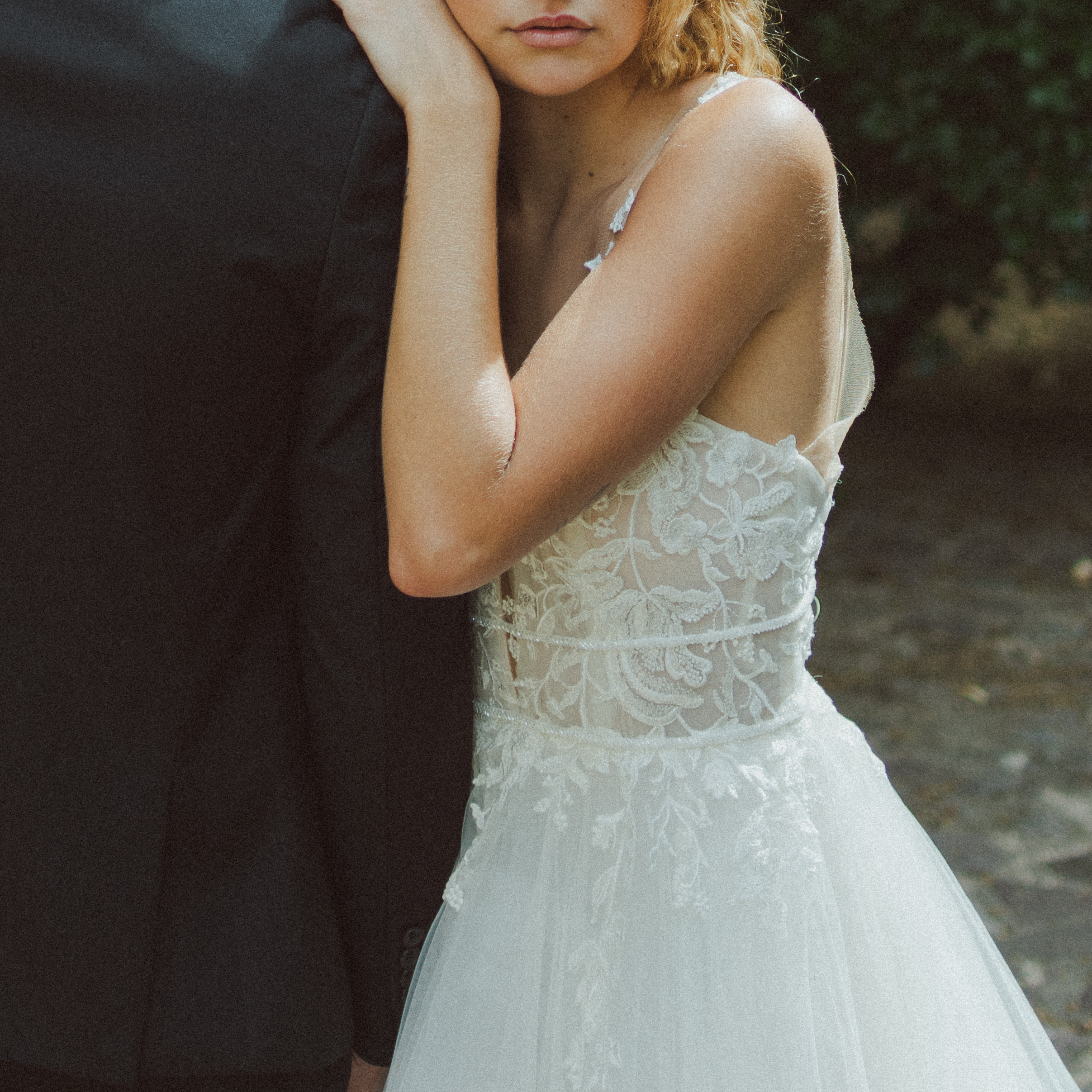 Wedding photographer Barcelona - tender embrace