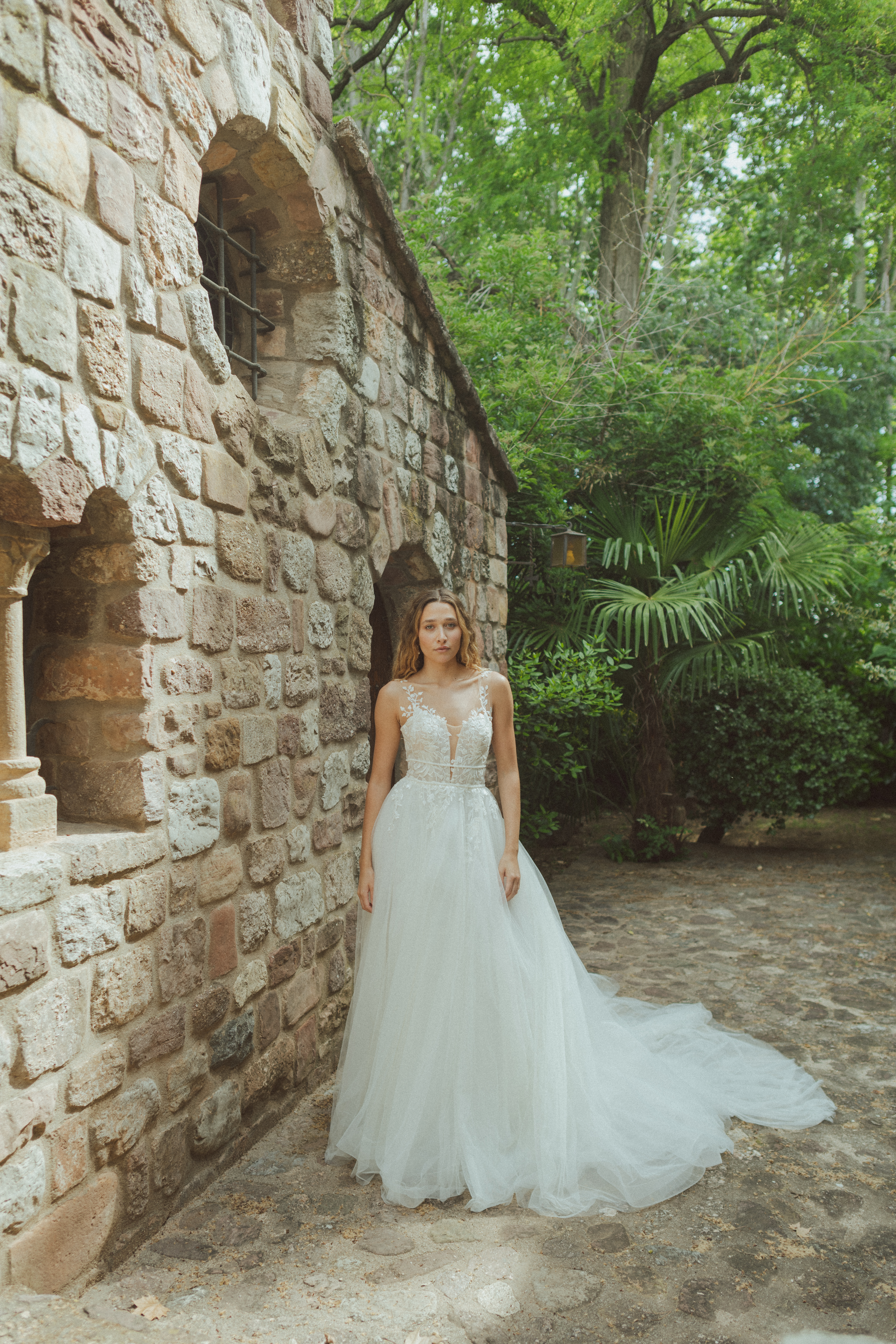 Wedding photographer Barcelona - photos with dress