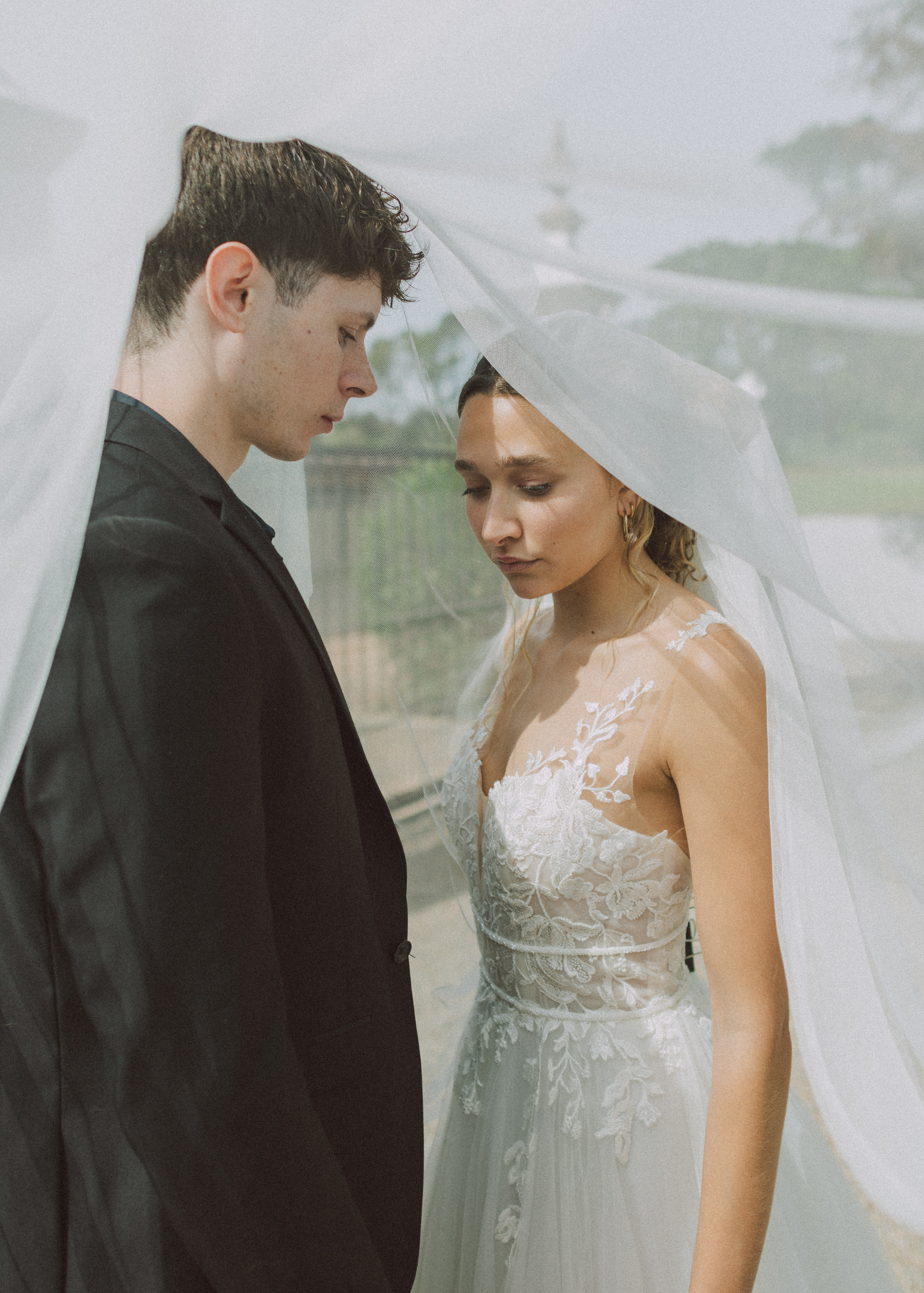 Wedding photographer Barcelona - romantic moment