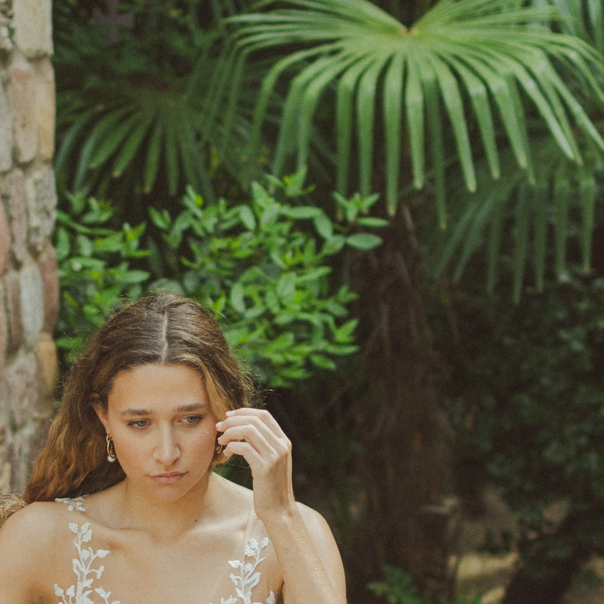 Wedding photographer Barcelona - loving embrace