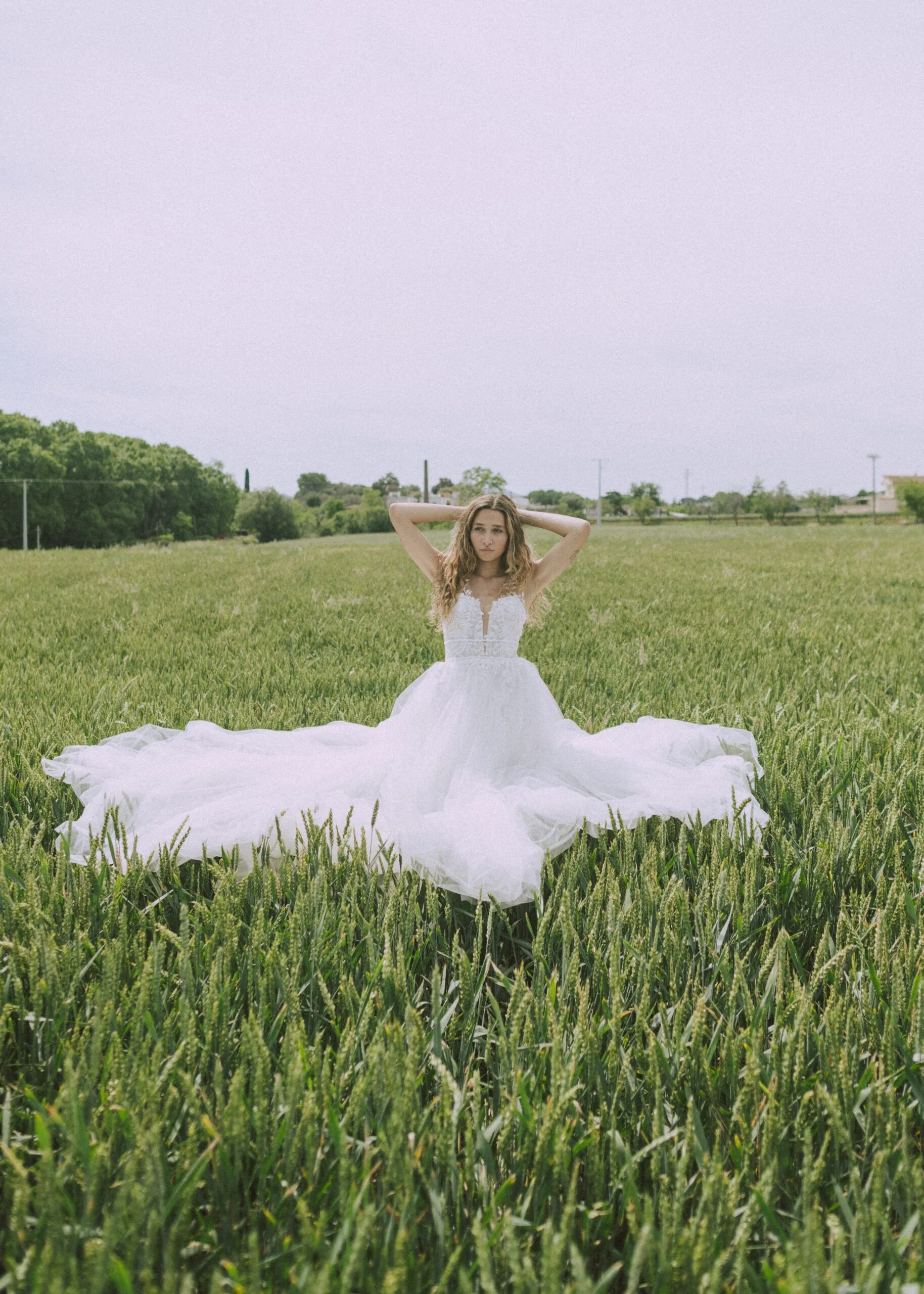 Wedding photographer Barcelona - loving gesture