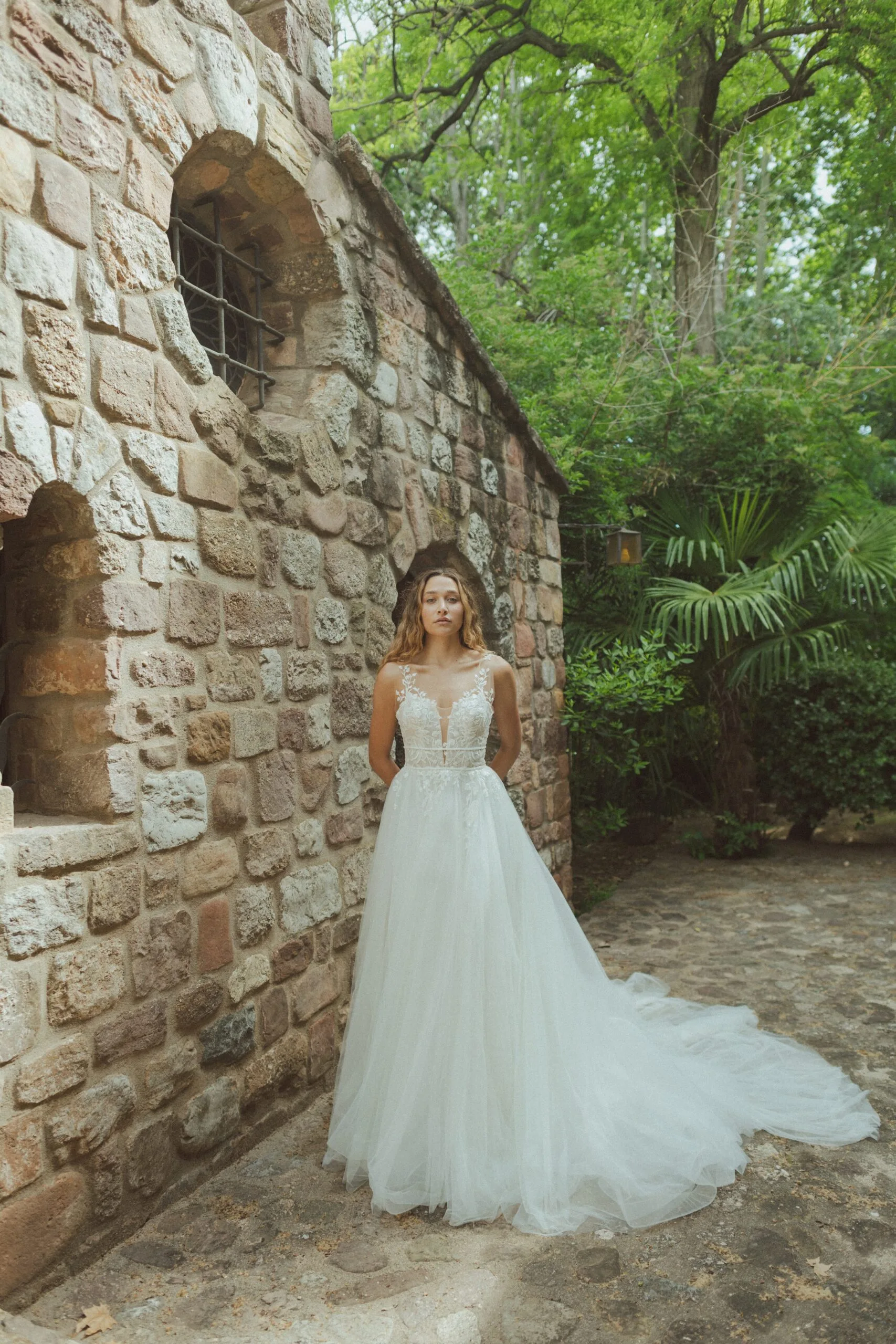 Wedding photographer Barcelona - photos with dress