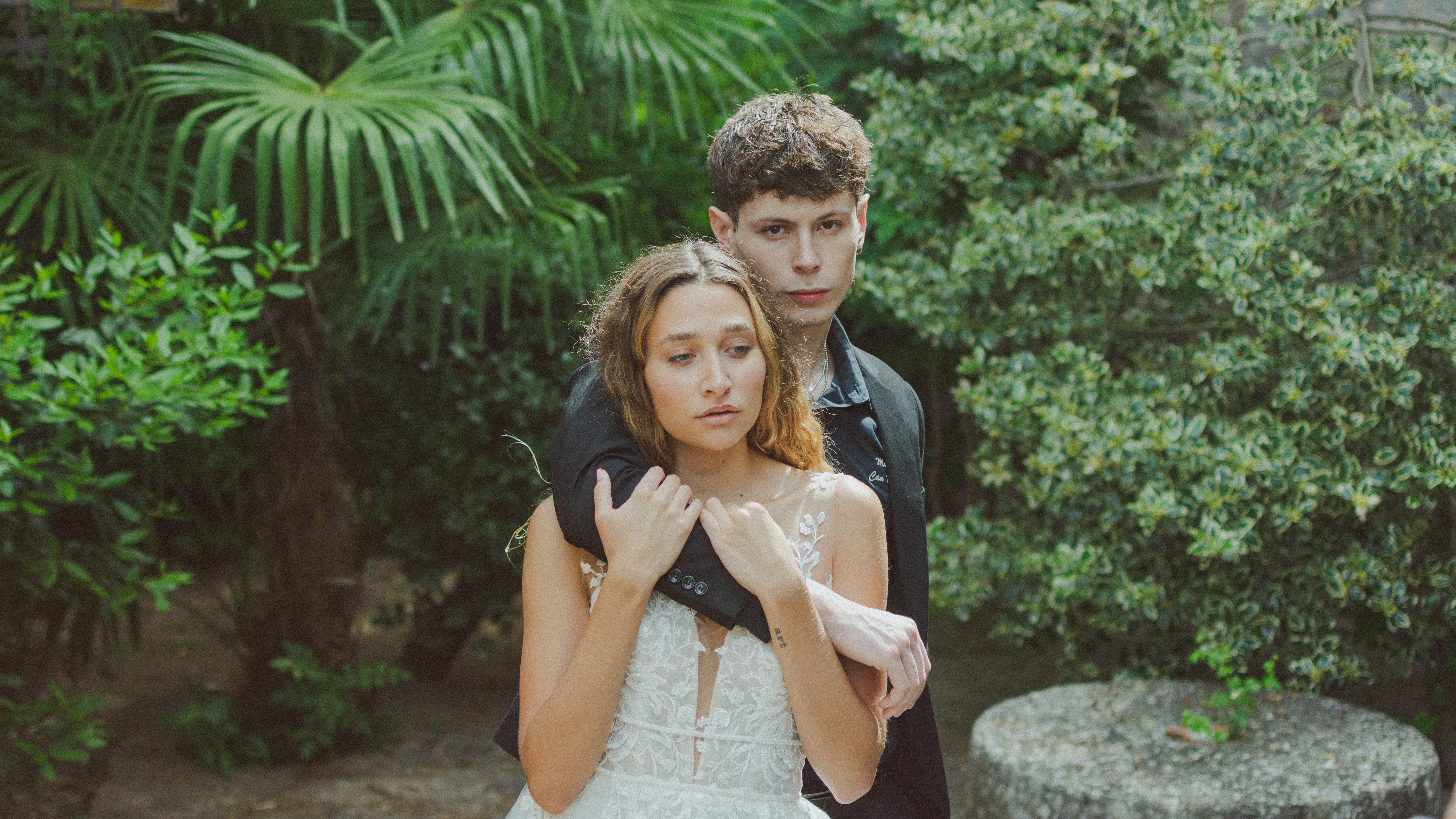 Wedding photographer Barcelona - romantic stroll