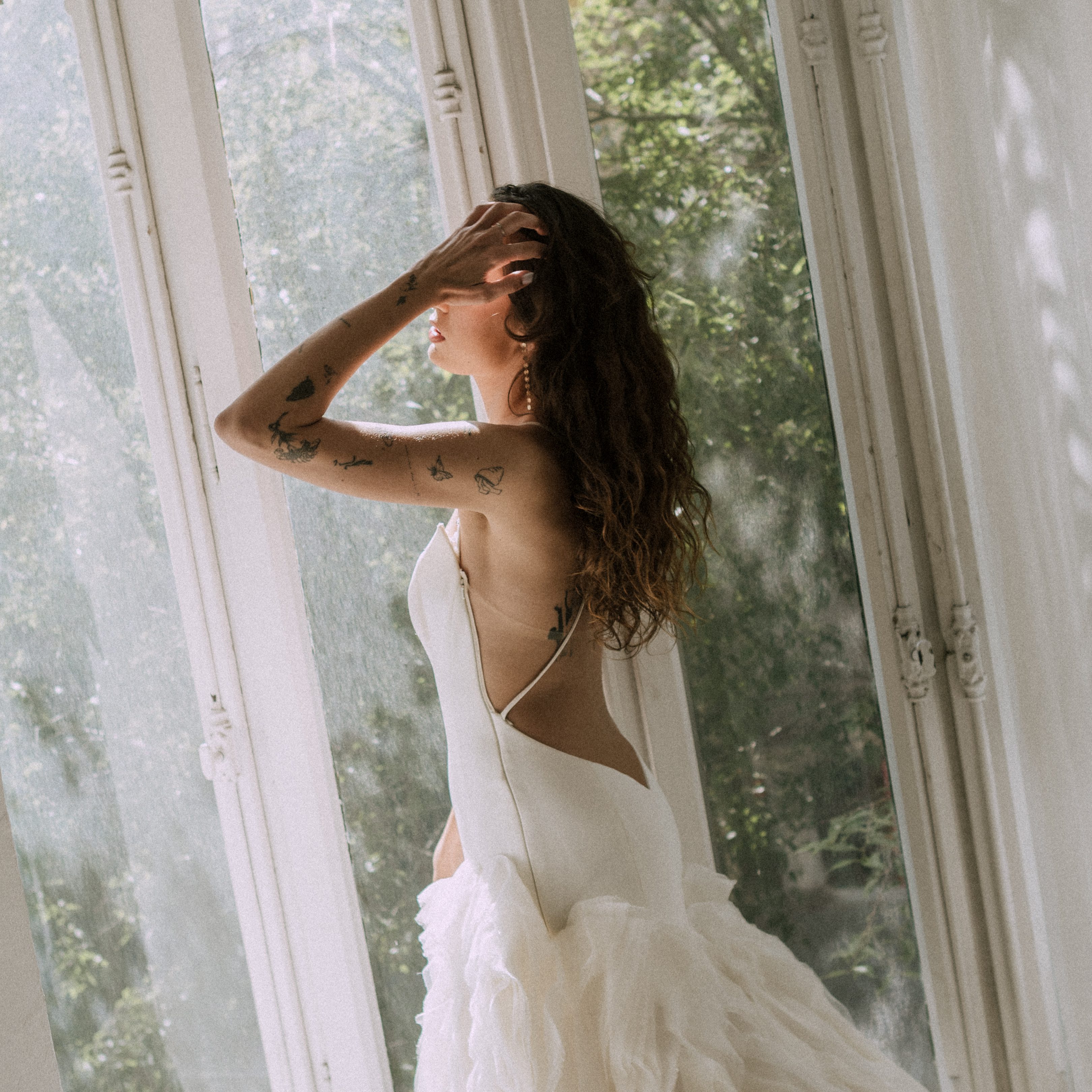 Wedding photographer Barcelona Bridal avenue - photos with bridal dress