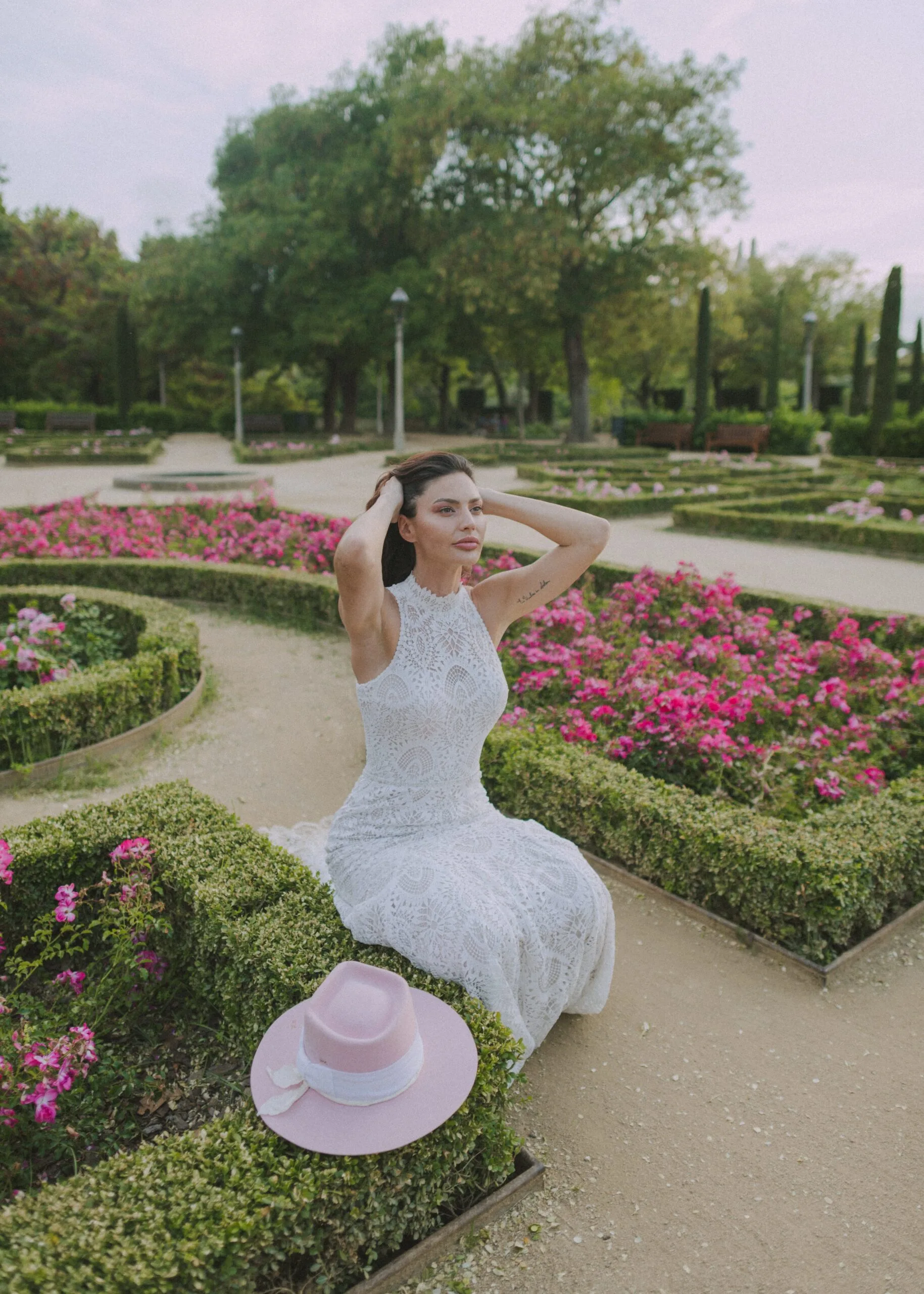 Wedding photographer in Barcelona - Wedding Portrait with Bouquet