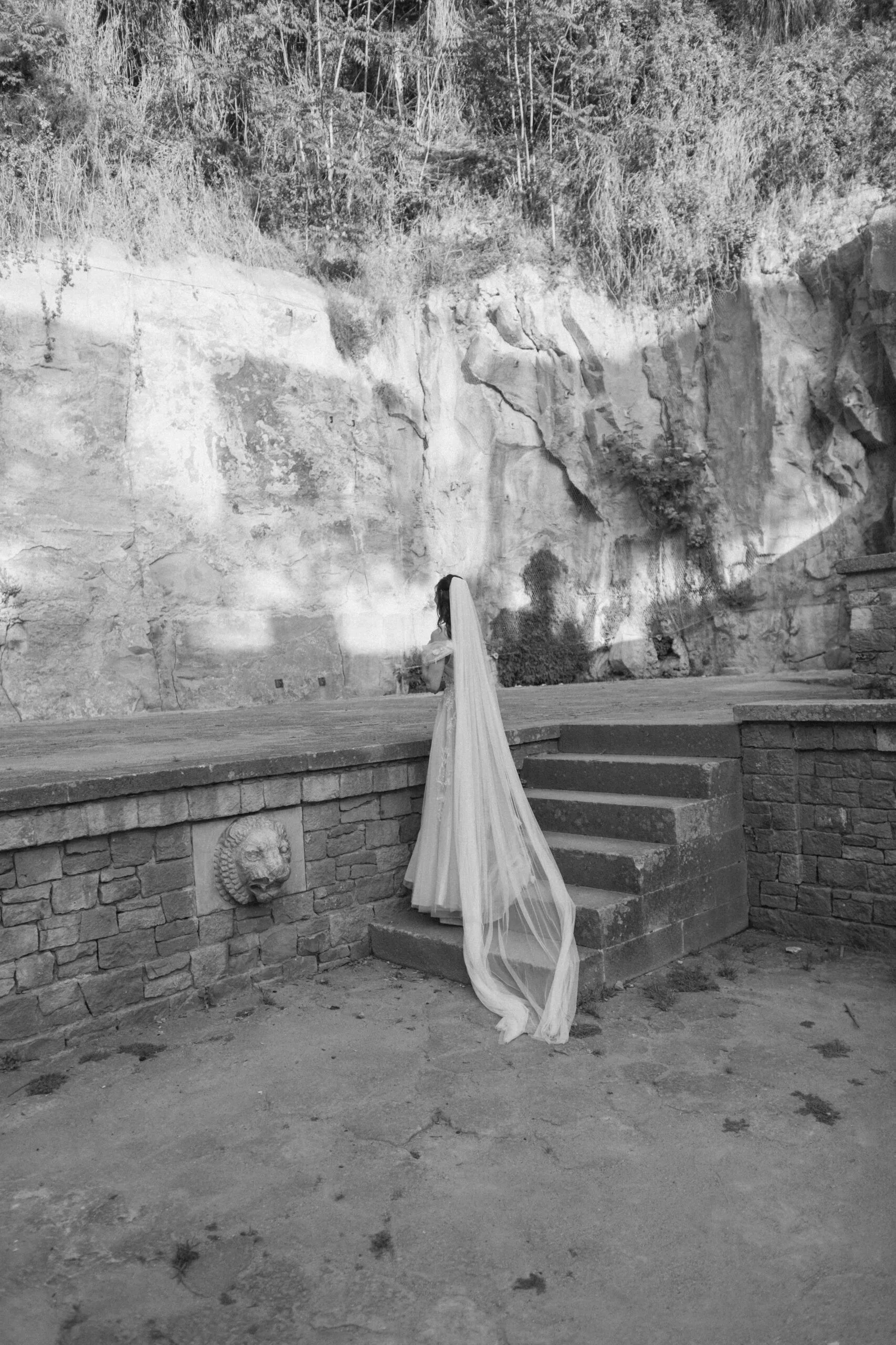 Wedding photographer in Barcelona - Wedding Bride and Groom First Dance