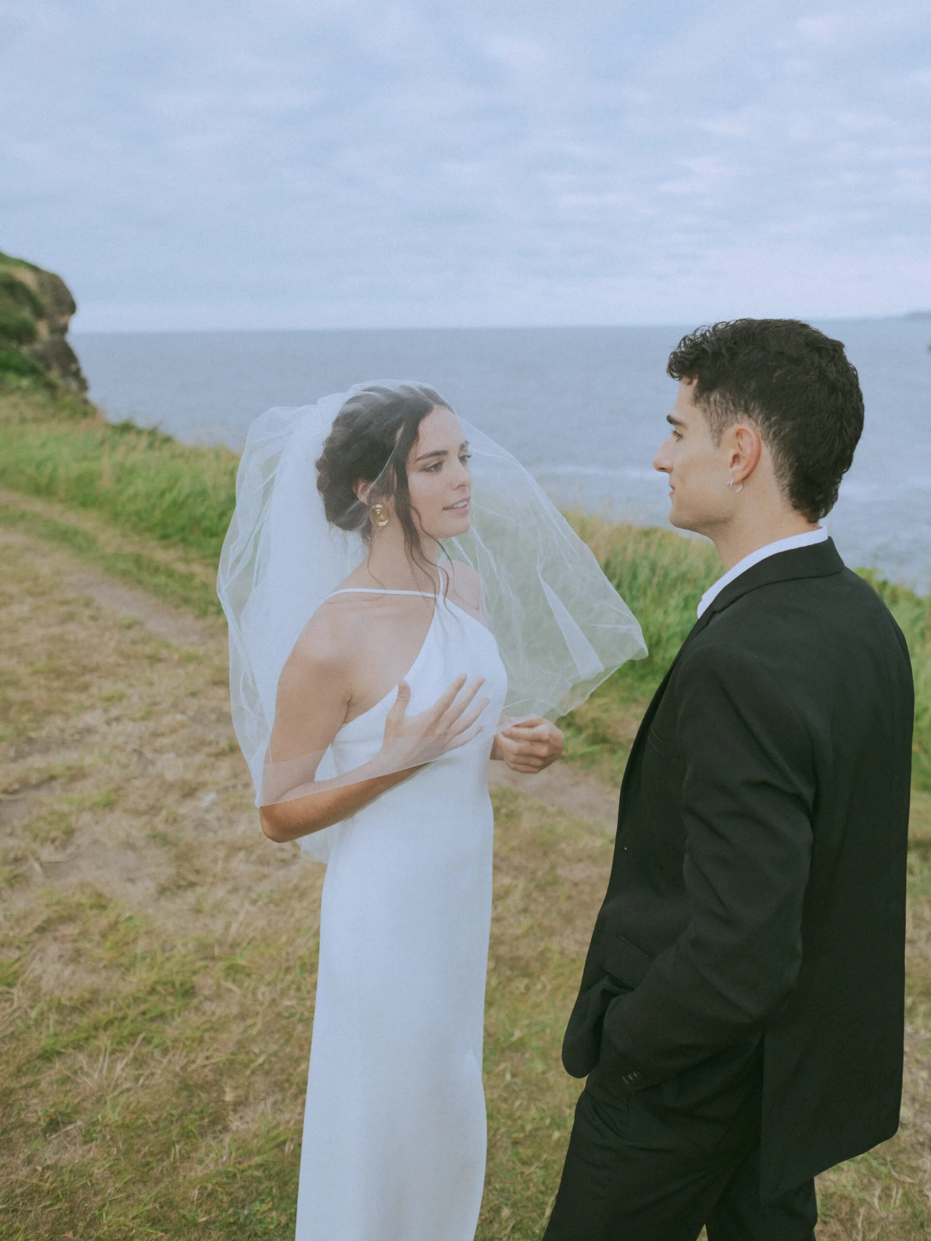 Wedding photographer Barcelona Bridal - photos with bridal dress