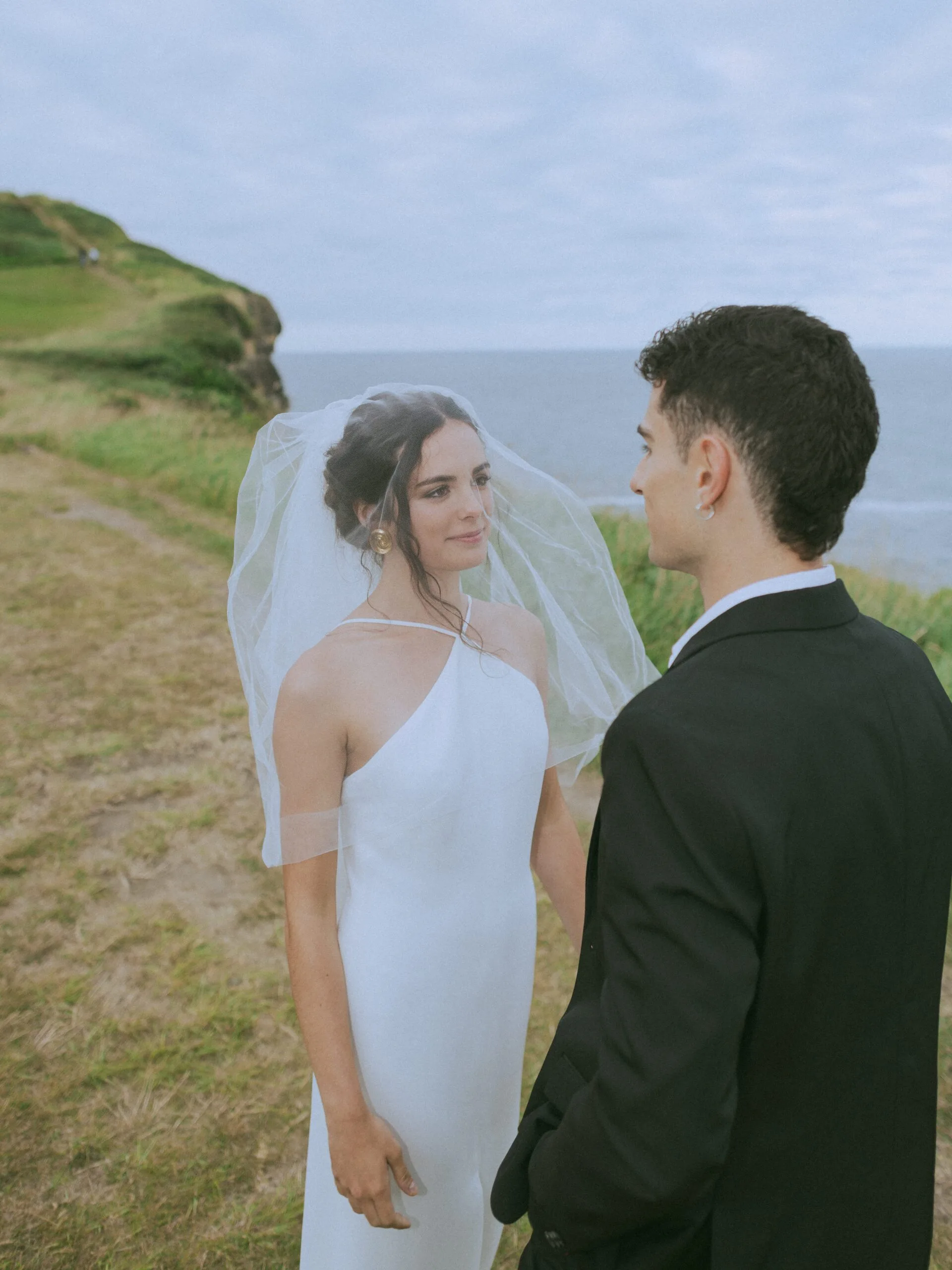 Momentos especiales de una boda lujosa en la costa cántabra