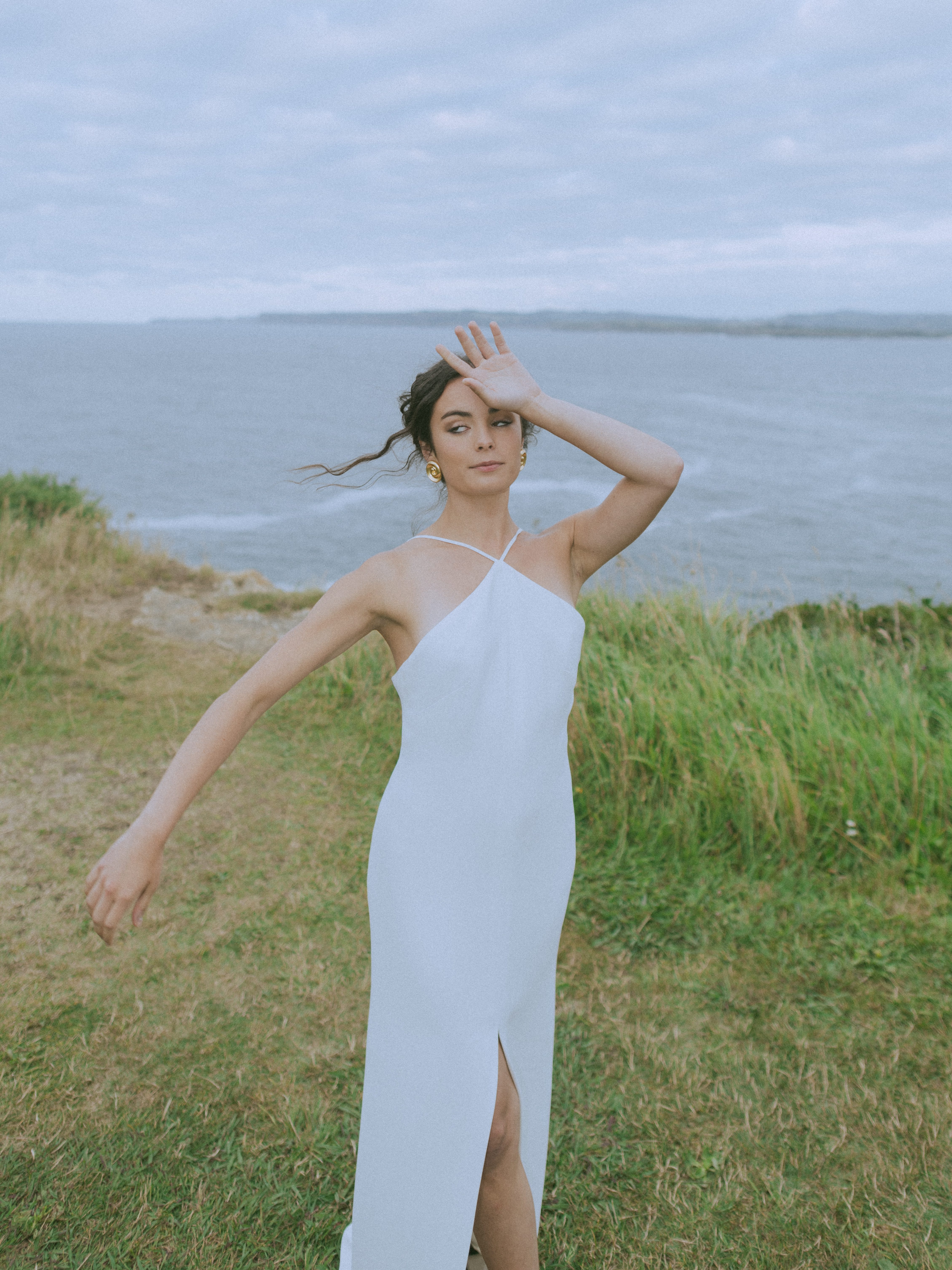 Fotografía de boda de lujo en la playa con vistas a Cantabria