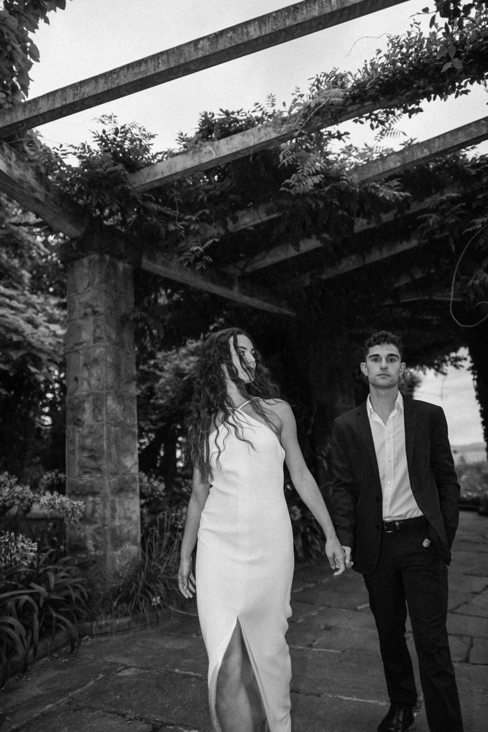 Boda elegante en la playa de Santander con decoración lujosa