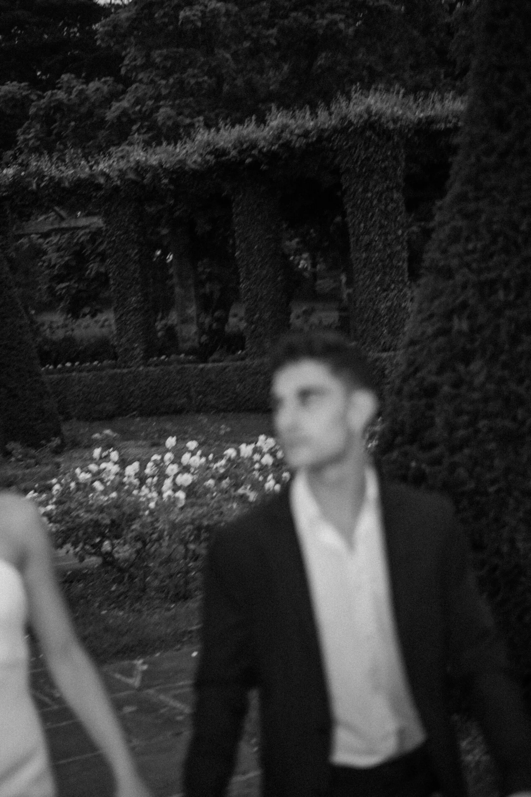 Fotografía de boda lujosa en la playa de Cantabria con vistas al océano