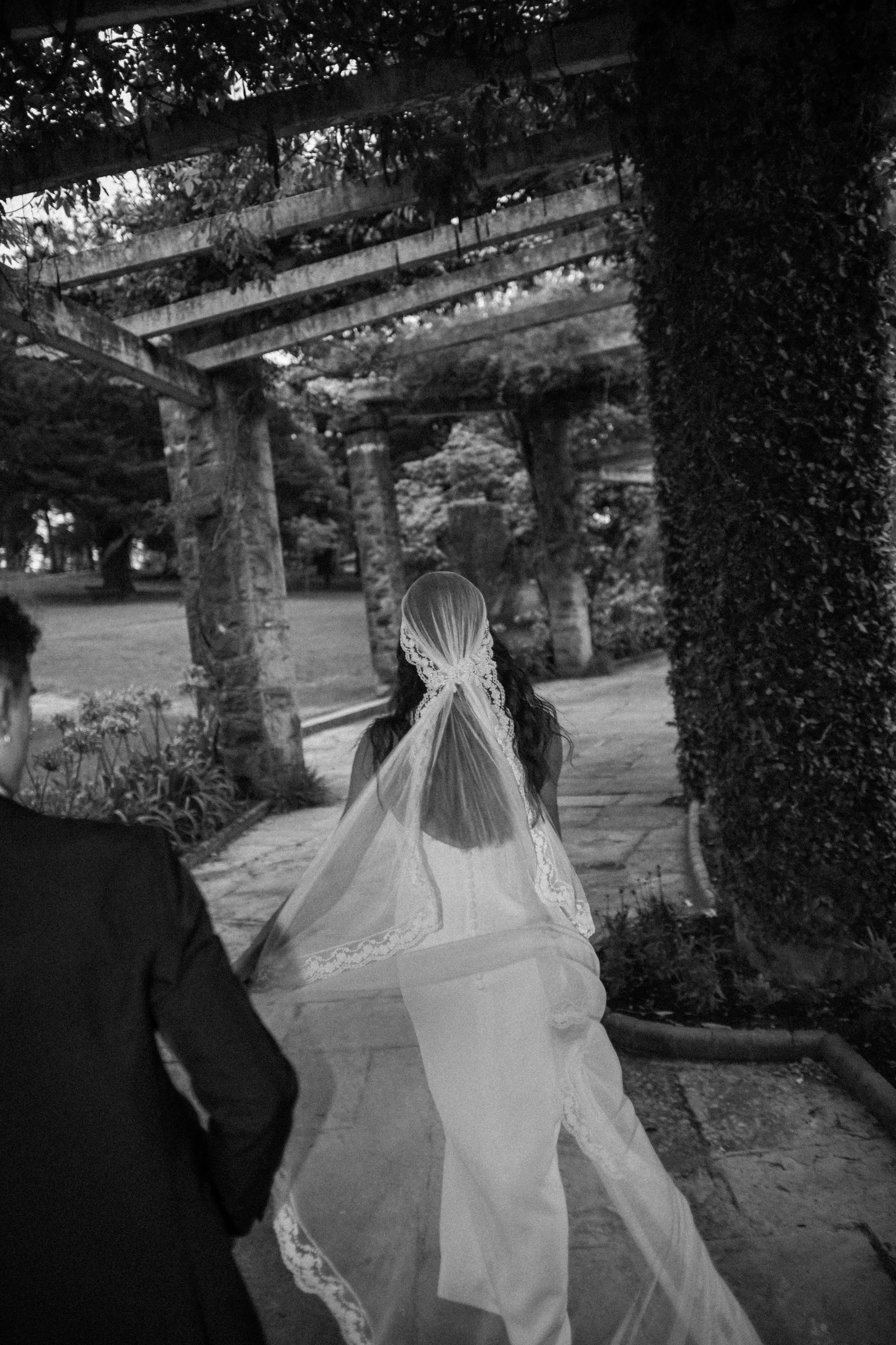 Decoración de boda sofisticada en la playa de Santander con detalles lujosos