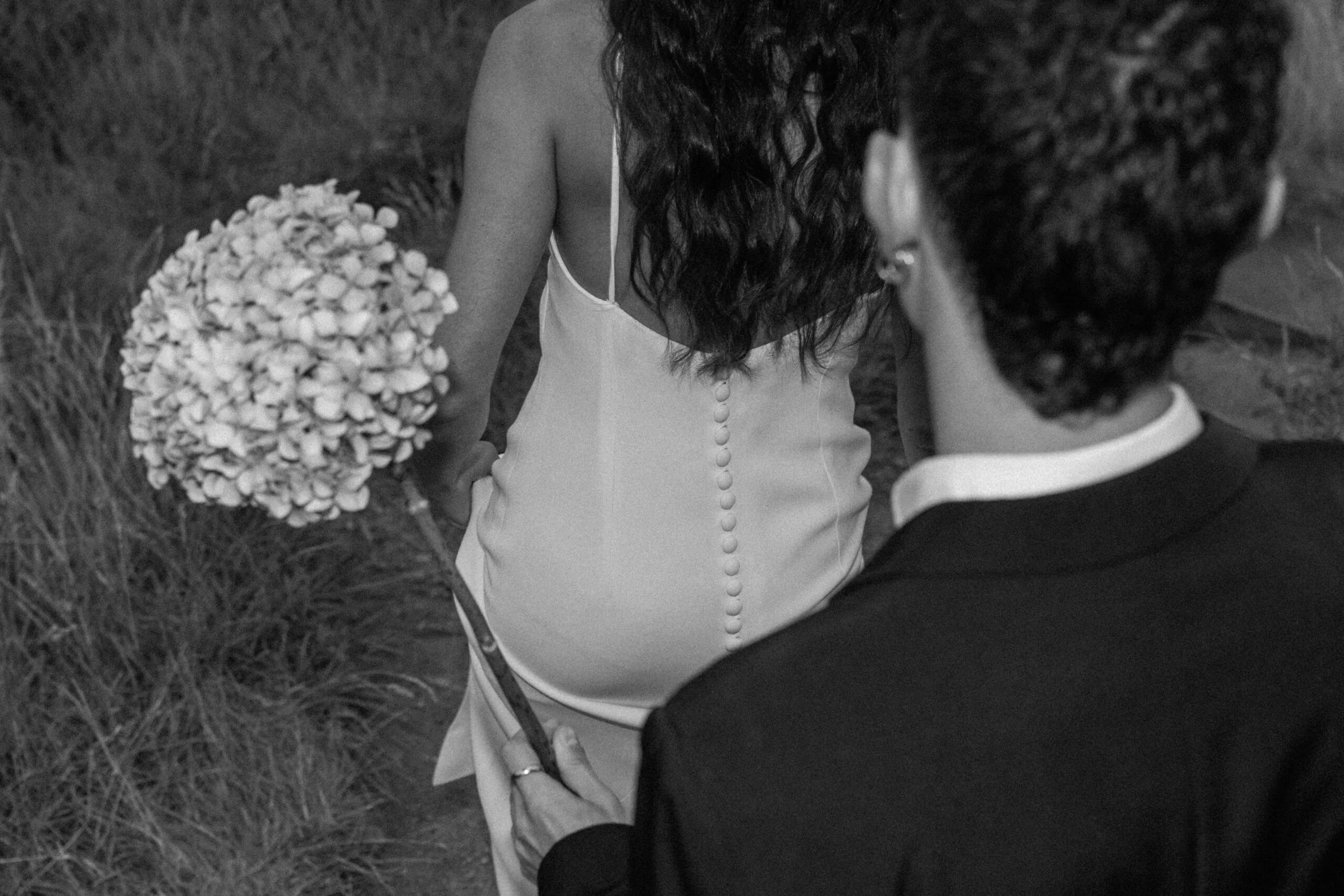 Boda elegante frente al mar en Cantabria con decoración lujosa