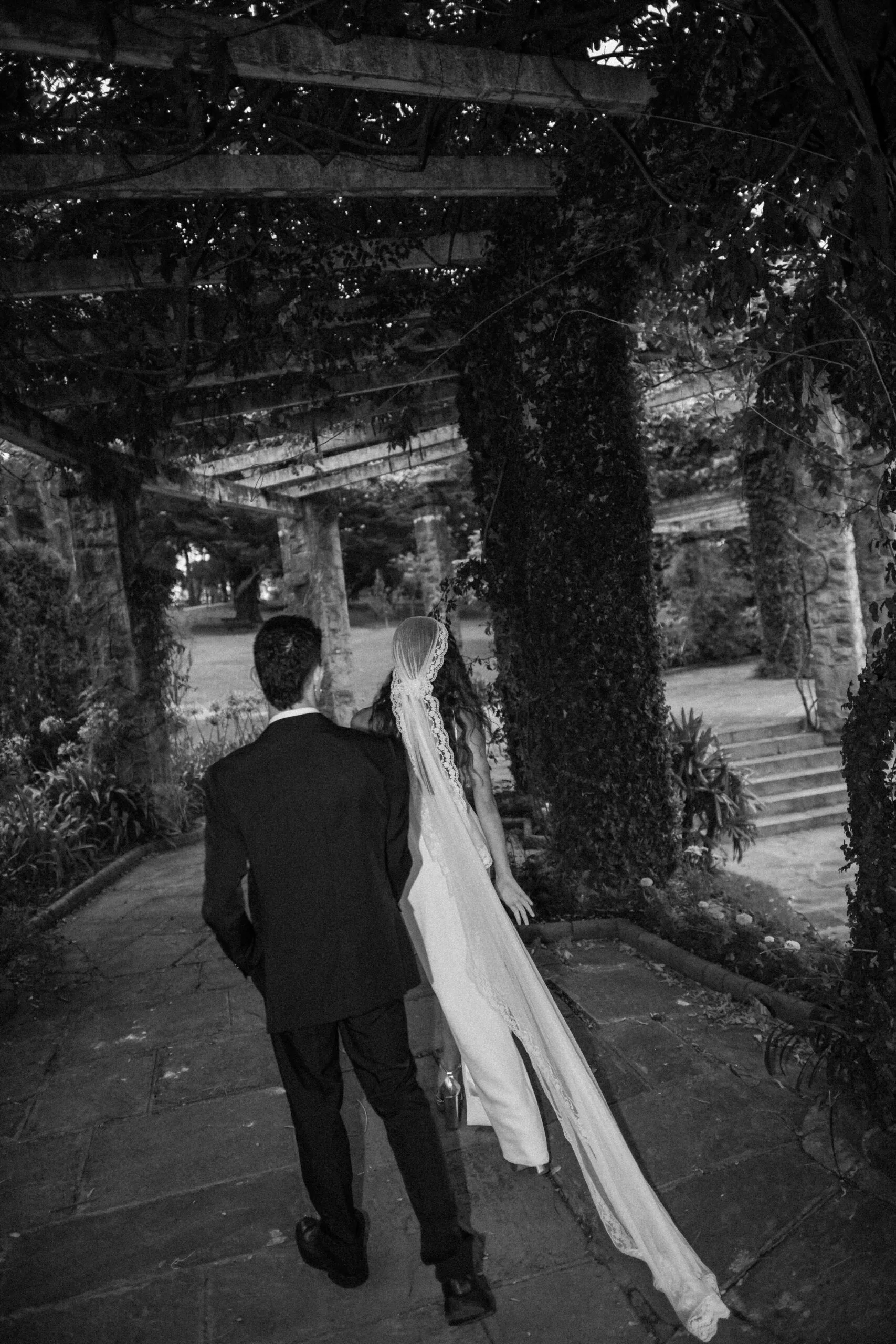 Decoración de boda sofisticada en Santander con vistas al mar y detalles exclusivos