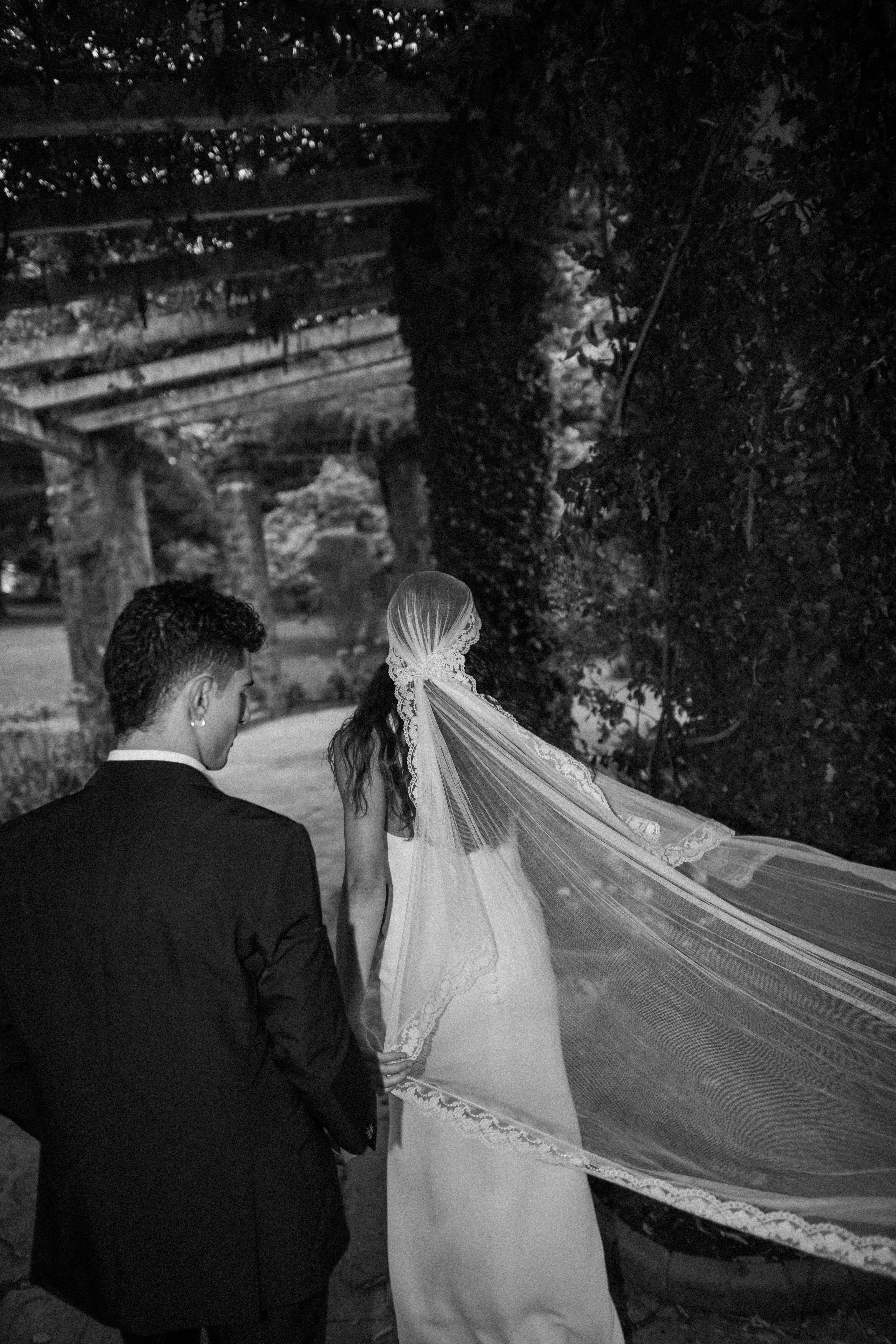 Fotografía de boda lujosa en Santander con decoración exquisita y vistas al mar