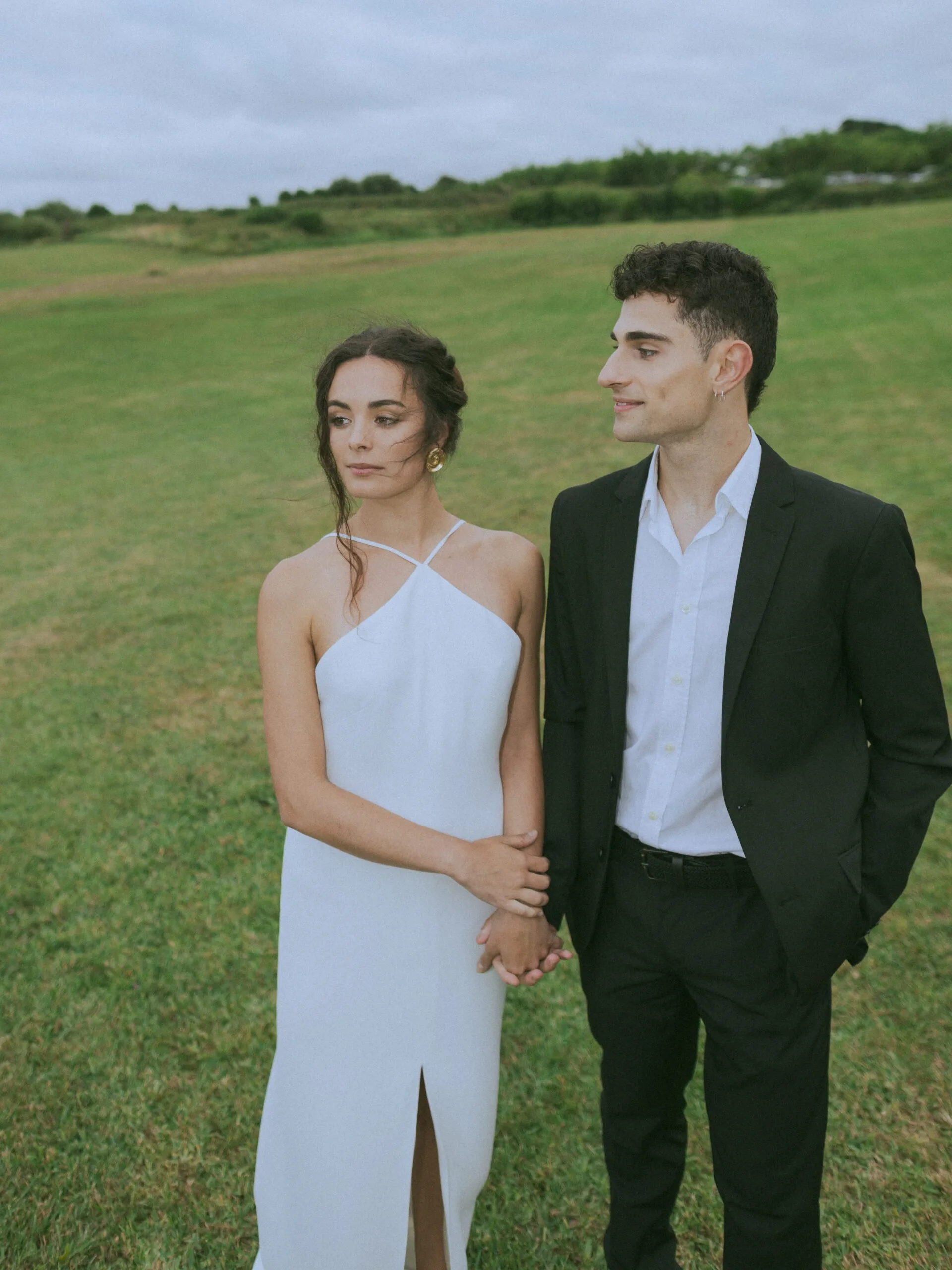 Boda frente al mar en Cantabria con atmósfera romántica