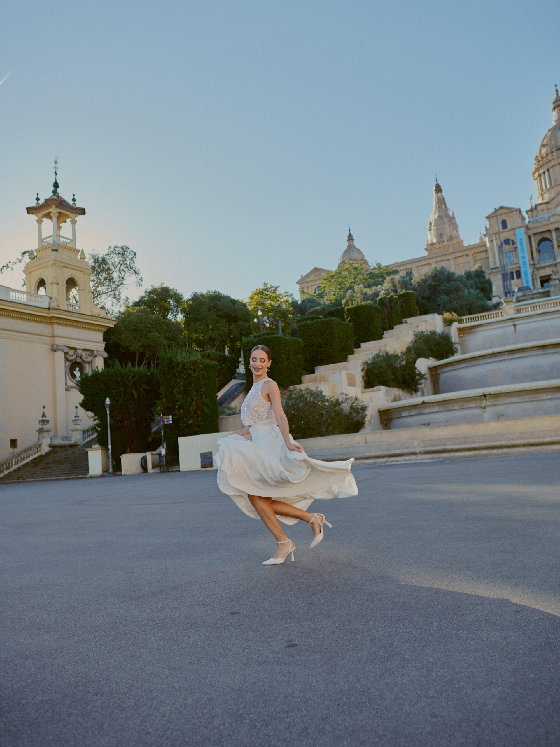 Wedding photographer Barcelona Bridal - photos with bridal dress