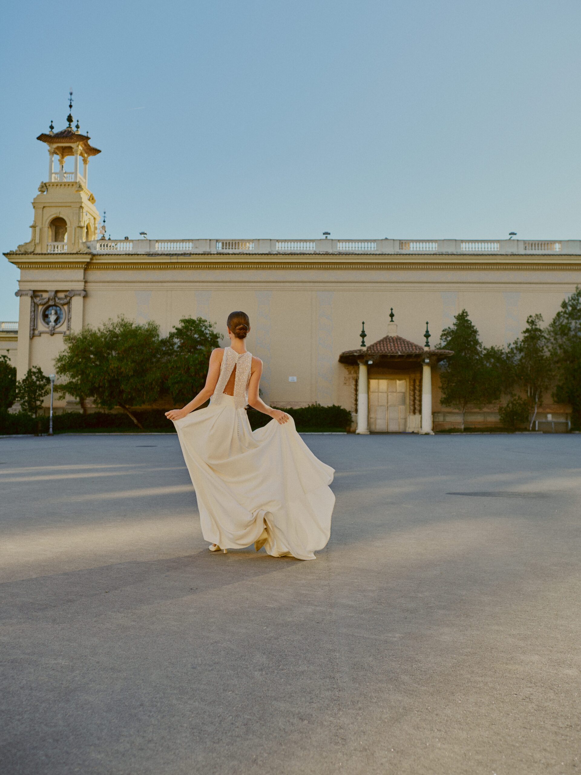 Wedding photographer Barcelona Bridal avenue