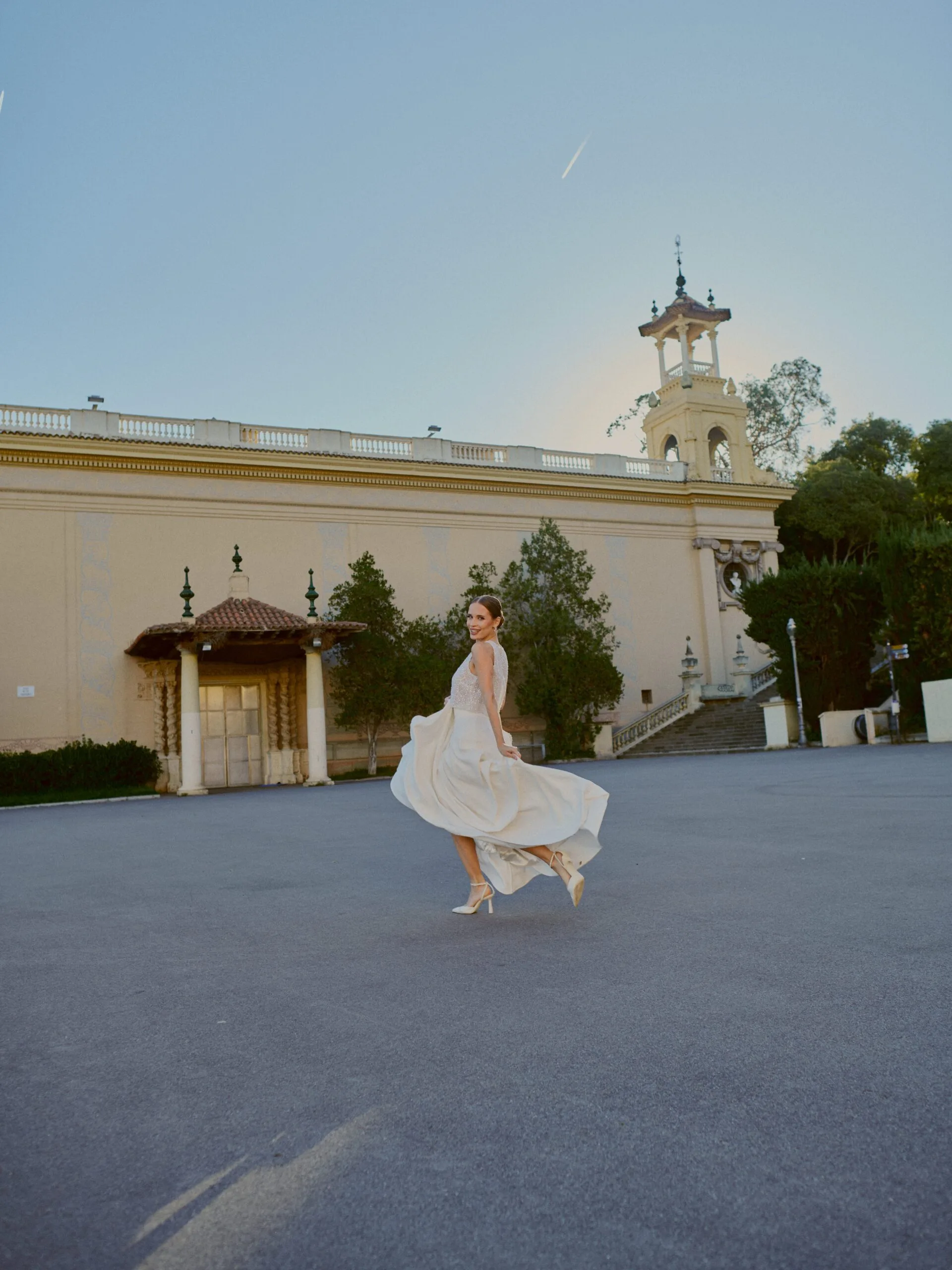 Wedding photographer Barcelona Bridal avenue