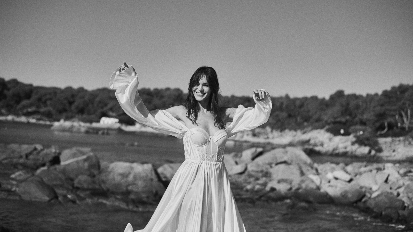 Wedding photographer Barcelona Bridal - photos with bridal dress