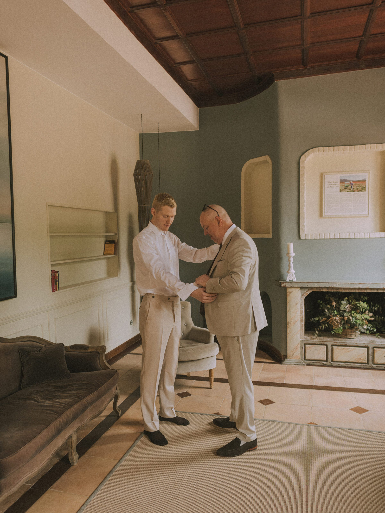 Wedding photographer in Barcelona at La Farinera with real wedding style Spain