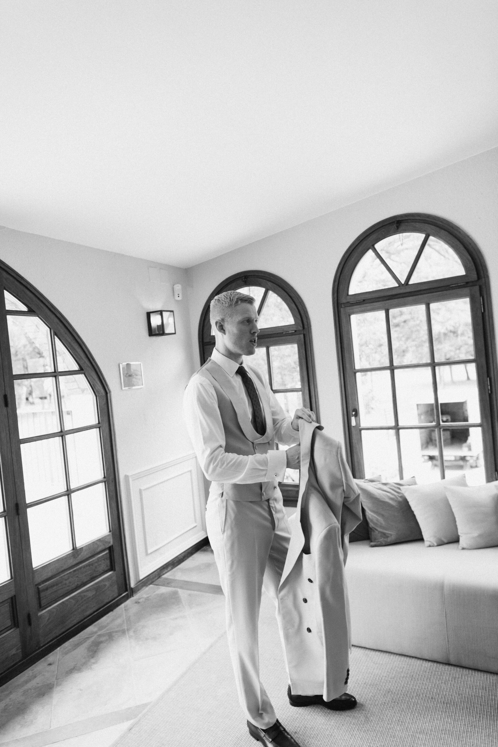 Wedding photographer in Barcelona at La Farinera with real wedding look Barcelona