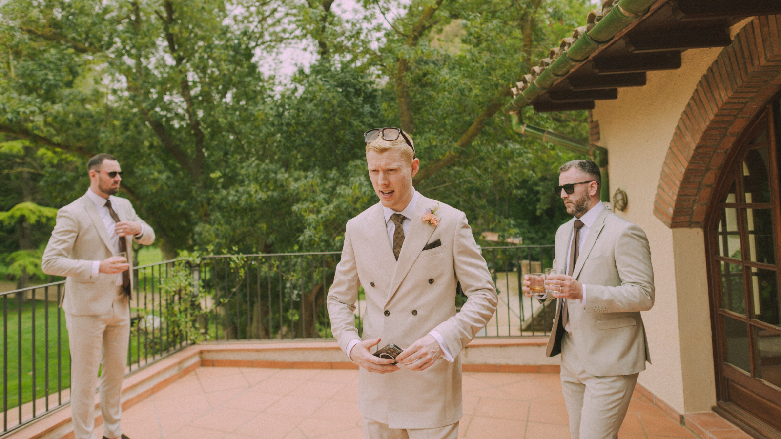 Wedding photographer in Barcelona at La Farinera with authentic wedding look