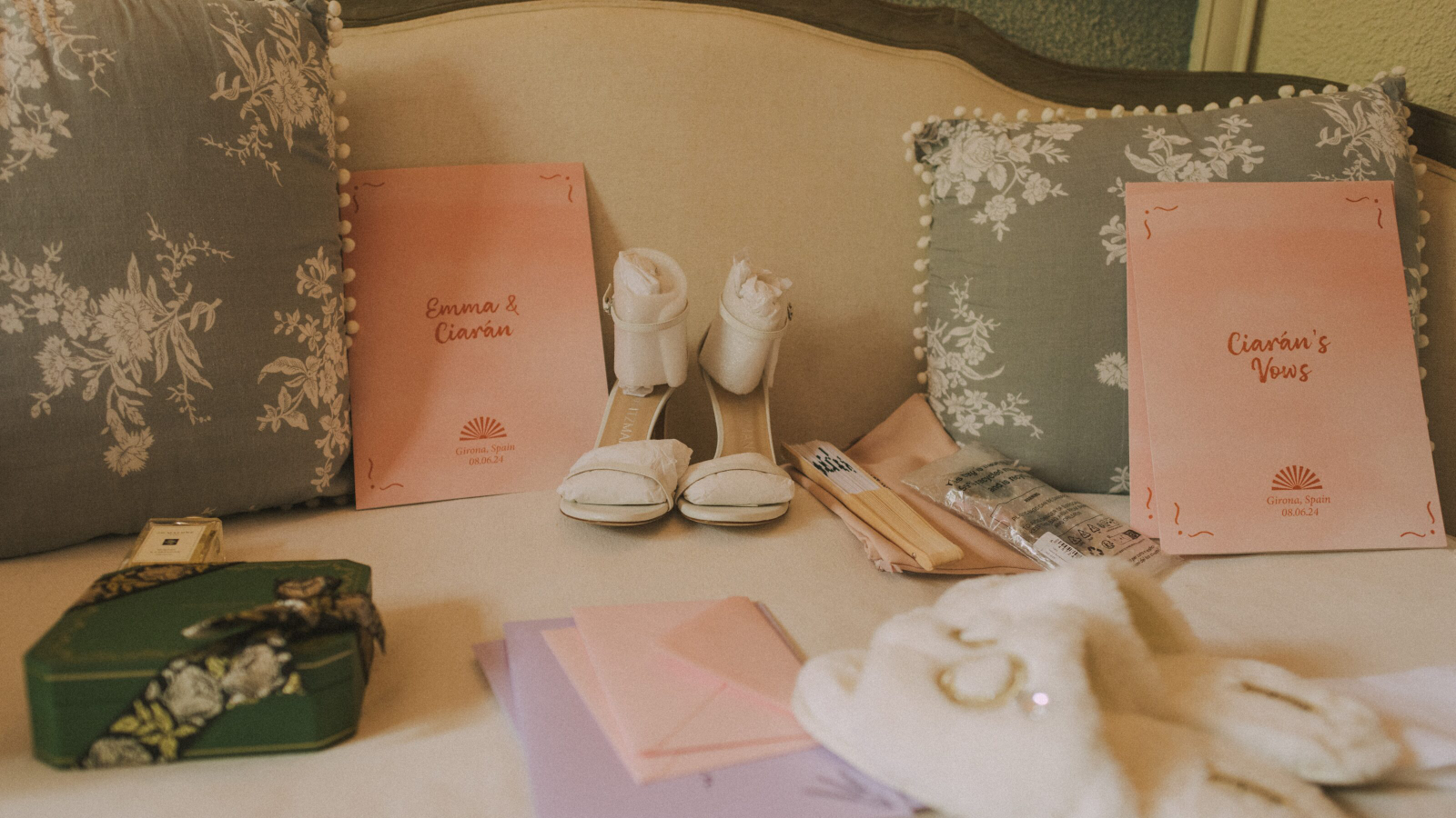 Wedding photographer in Barcelona at La Farinera with analog wedding style