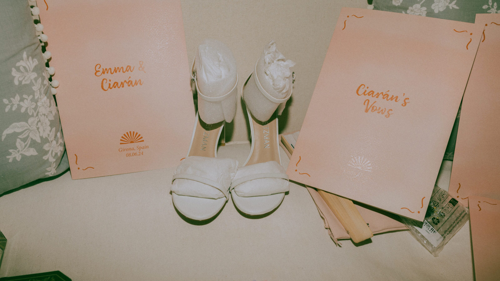 Wedding photographer in Barcelona at La Farinera with authentic wedding photography