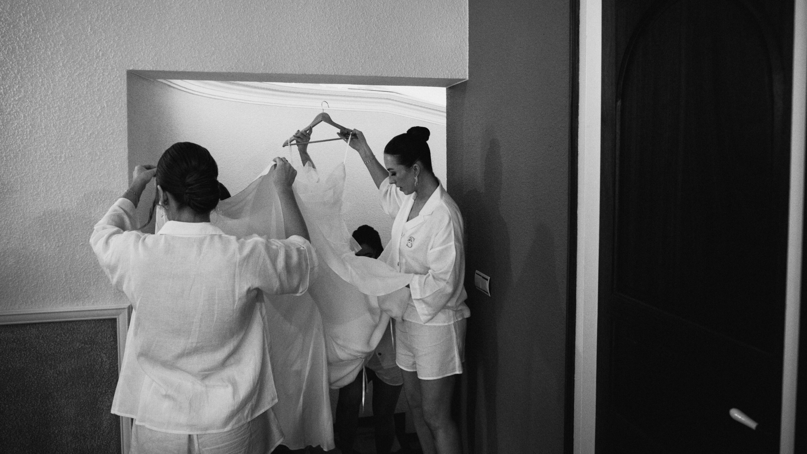 Wedding photographer in Barcelona at La Farinera with luxury wedding photography