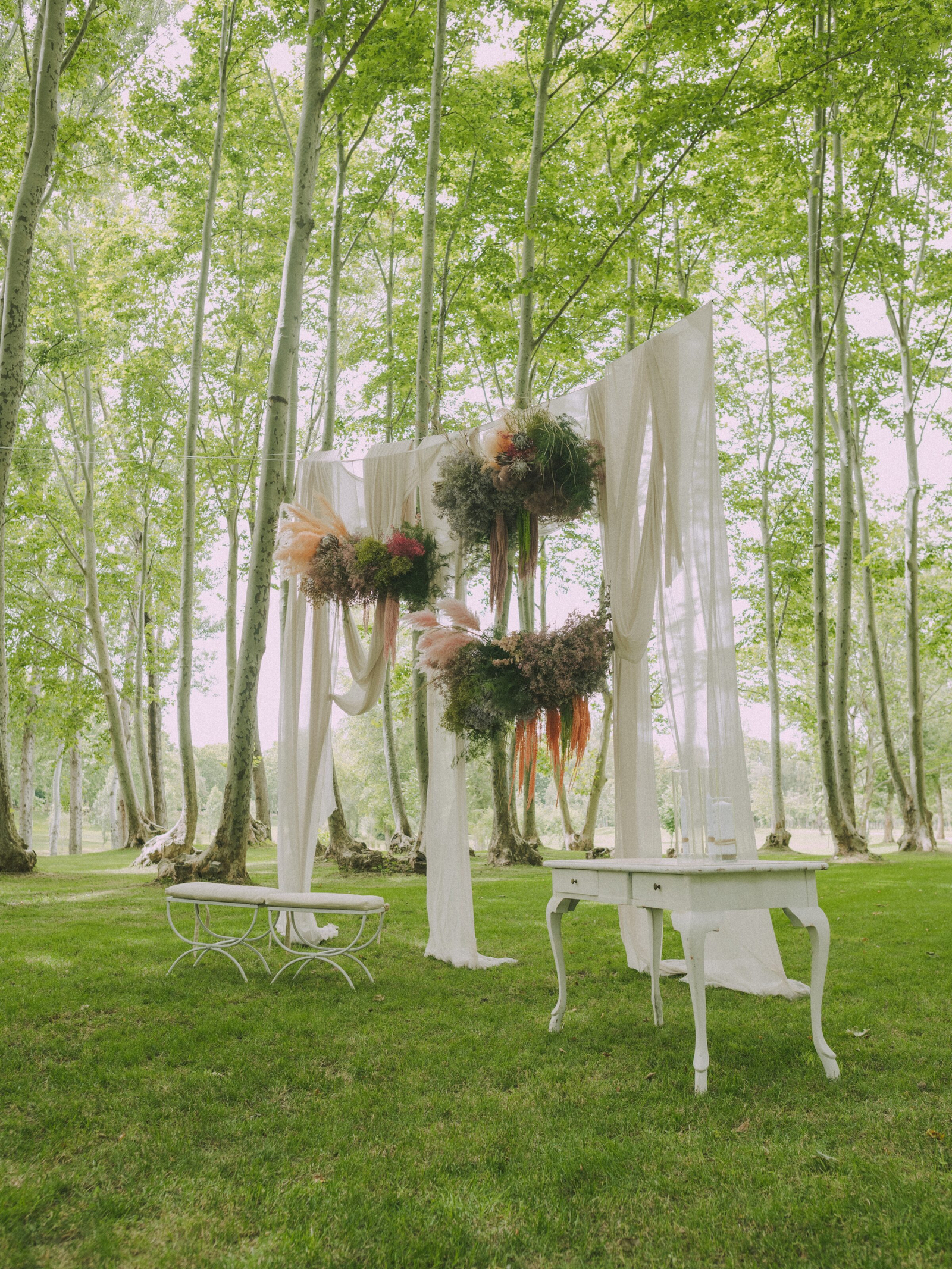 Wedding photographer in Barcelona at La Farinera with real emotions