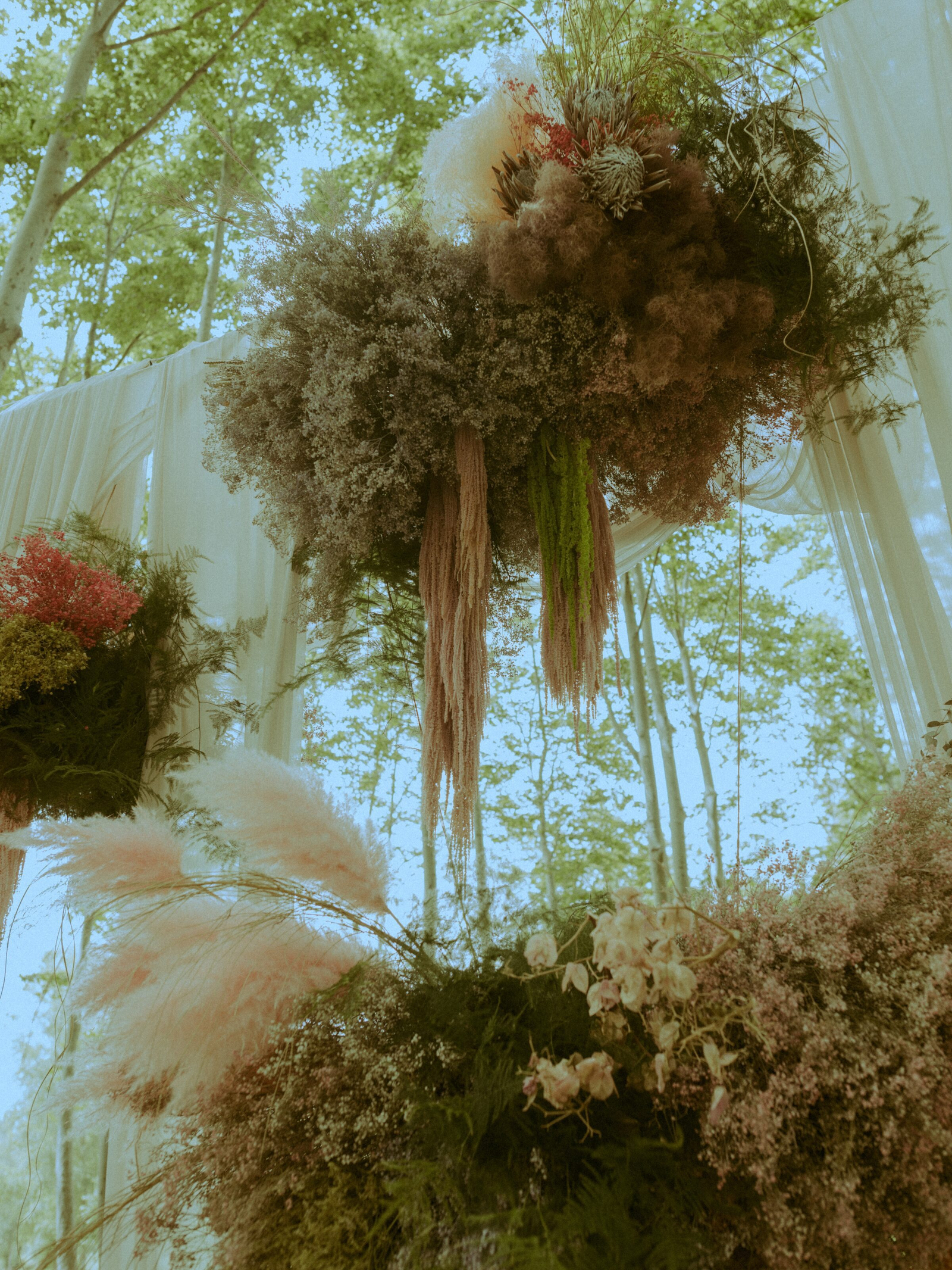 Wedding photographer in Barcelona at La Farinera with vintage style