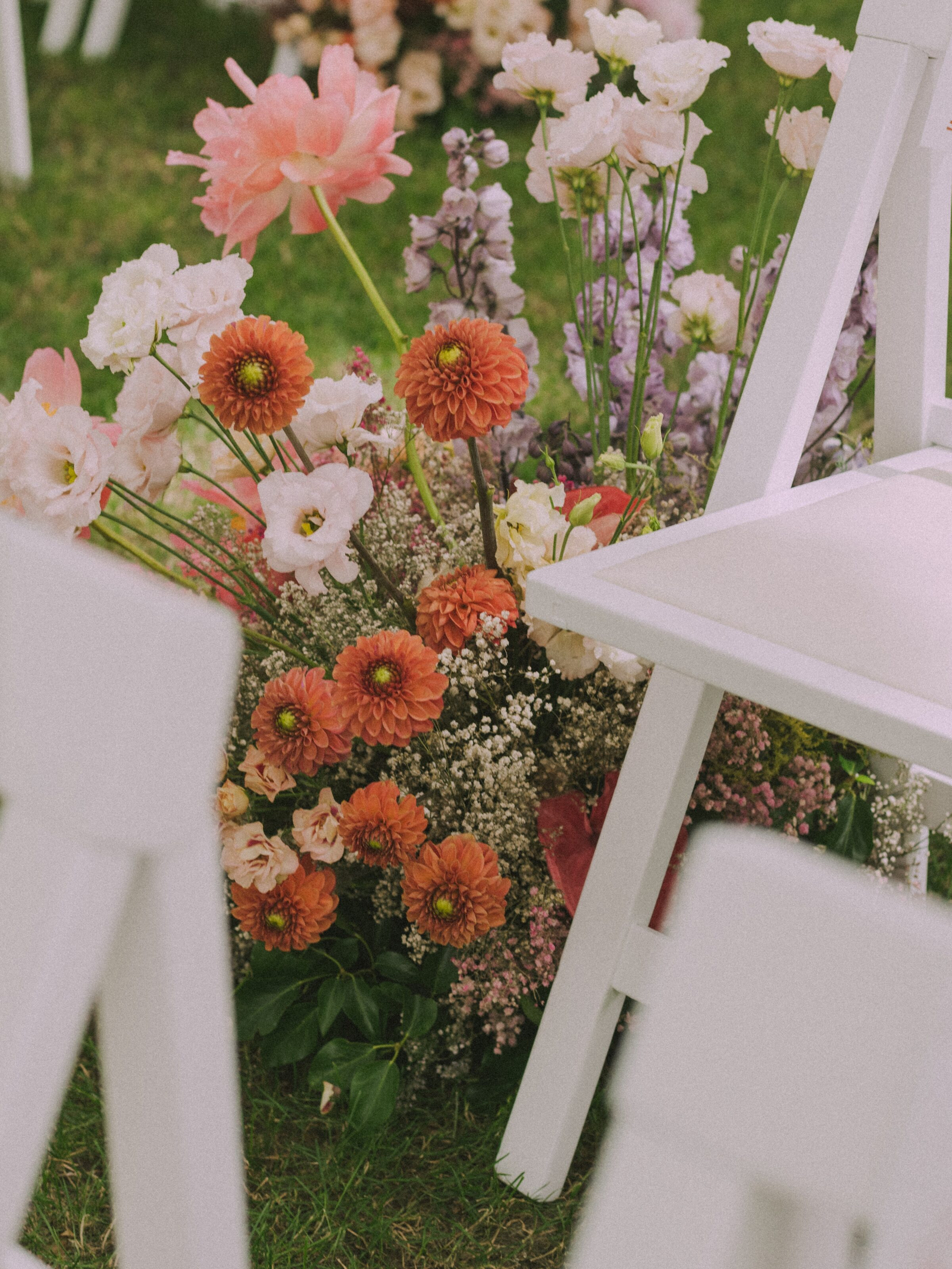 Vintage wedding photographer documenting couples at La Farinera, Barcelona