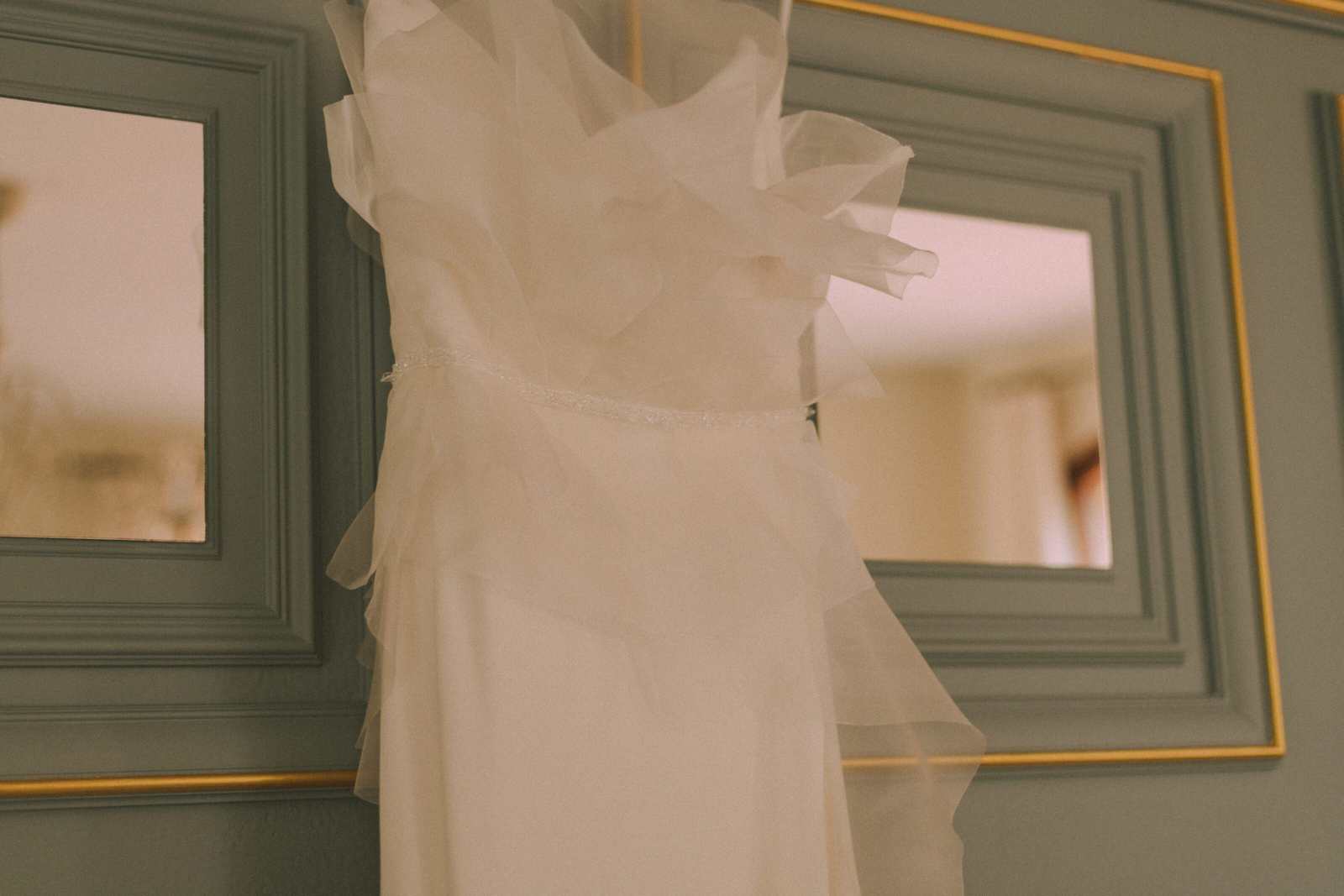 Real wedding photographer in Barcelona at La Farinera, Catalonia, Spain