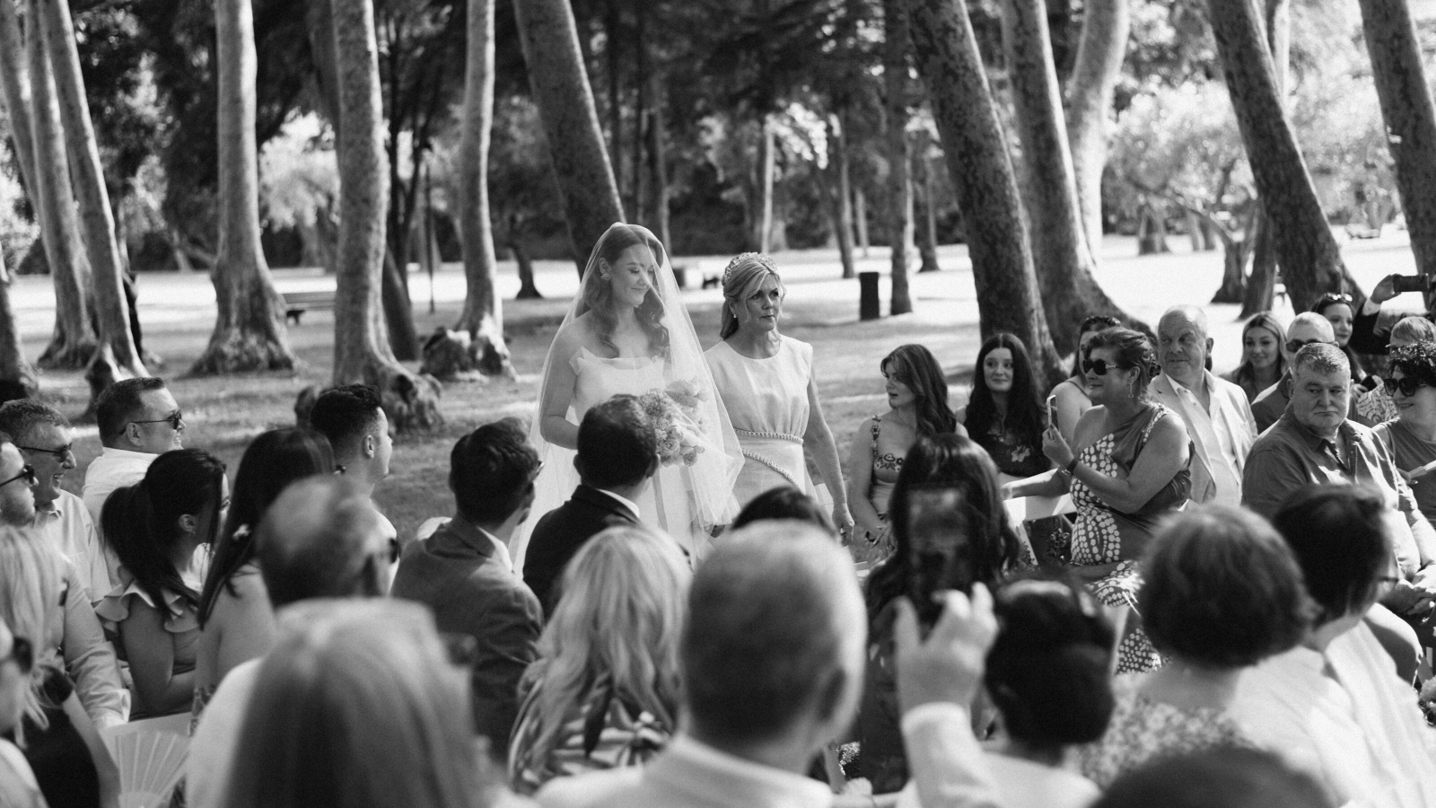 Wedding photographer in Barcelona at La Farinera with professional wedding style
