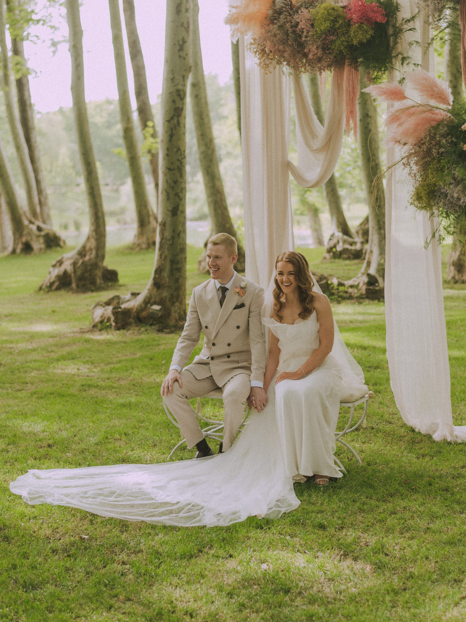 Wedding photographer in Barcelona at La Farinera with authentic photography