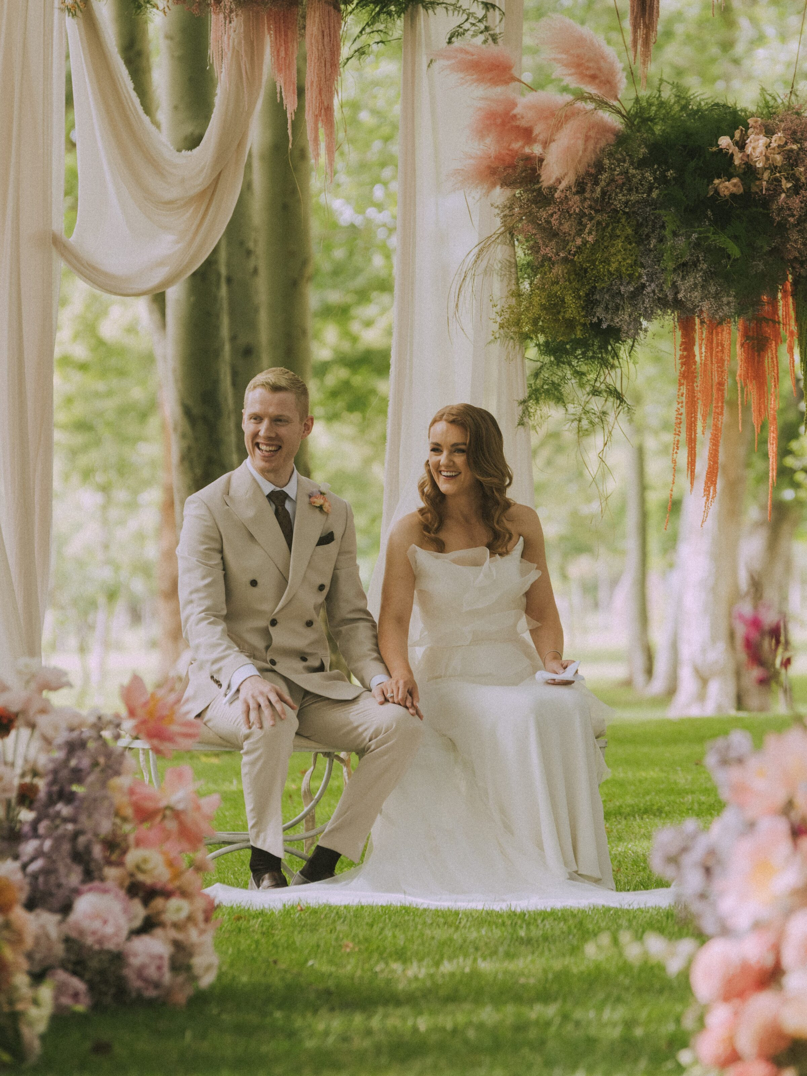 Wedding photographer in Barcelona at La Farinera with vintage look